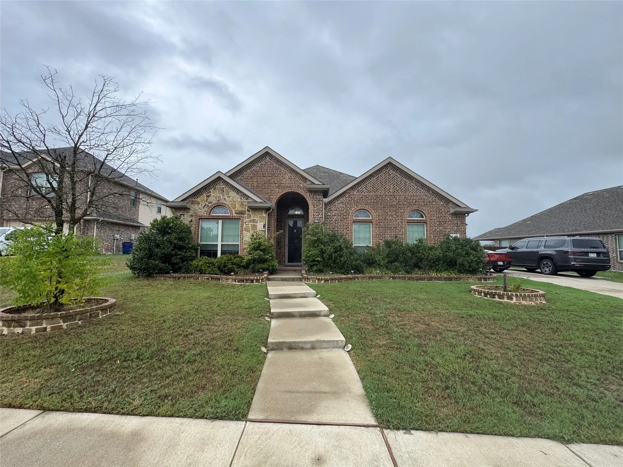 Single Family Residence For Sale in Ellis County , 505 Ashbury Drive, Midlothian, Texas 76065, 3 Bedroom, 2 Bathroom, 2 Garage spaces, 2,131 Sqft, built in 2017, mls#21404524, Real Estate Agent in Midlothian, Homes For Sale in Ellis county, Homes For Sale in Midlothian, Realtor in Midlothian Texas, Real Estate Brokerage Independent Realty Texas, Luminita Cordes Realtor