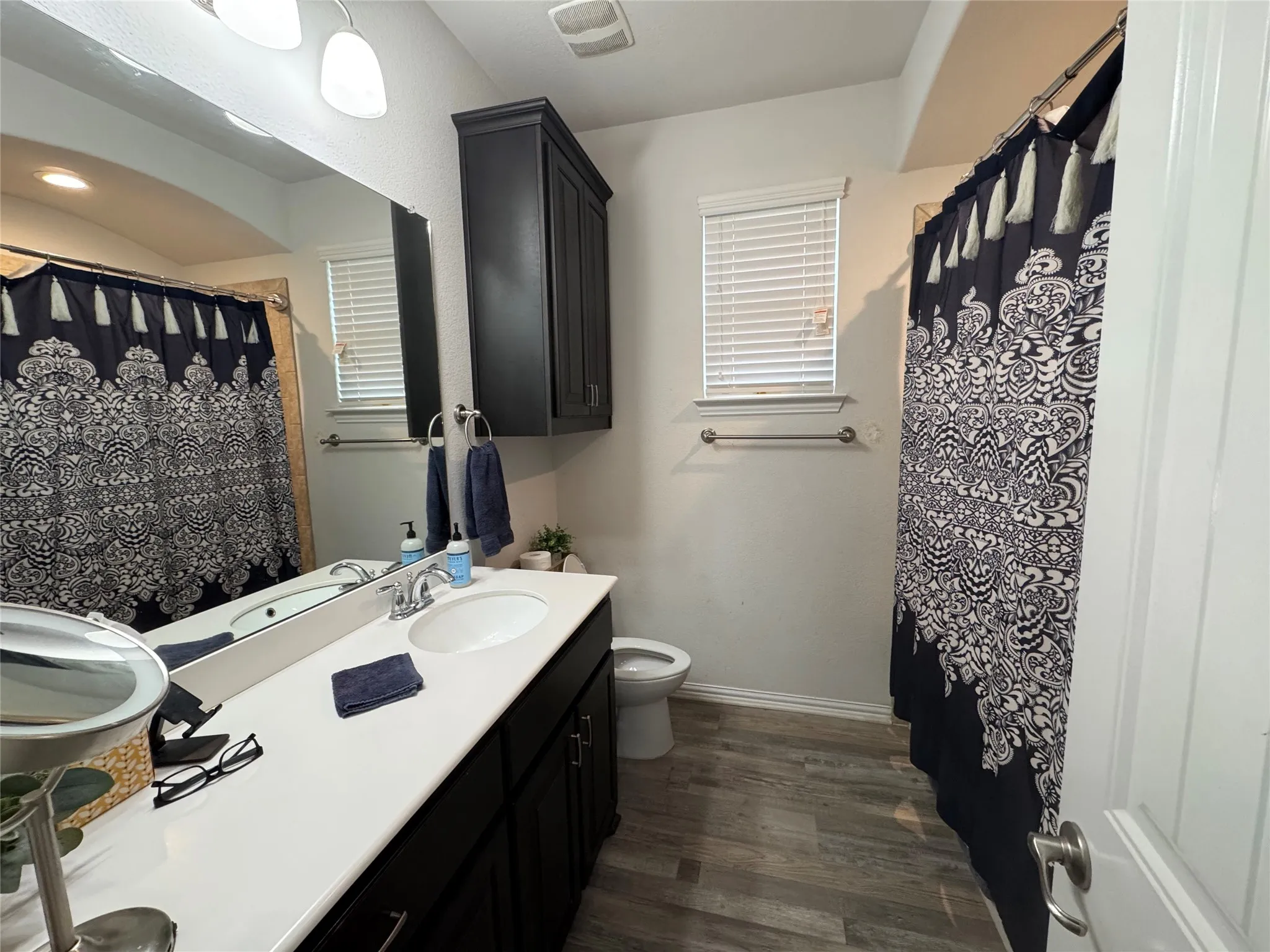 Single Family Residence For Sale in Ellis County , 505 Ashbury Drive, Midlothian, Texas 76065, 3 Bedroom, 2 Bathroom, 2 Garage spaces, 2,131 Sqft, built in 2017, mls#21404524, Real Estate Agent in Midlothian, Homes For Sale in Ellis county, Homes For Sale in Midlothian, Realtor in Midlothian Texas, Real Estate Brokerage Independent Realty Texas, Luminita Cordes Realtor