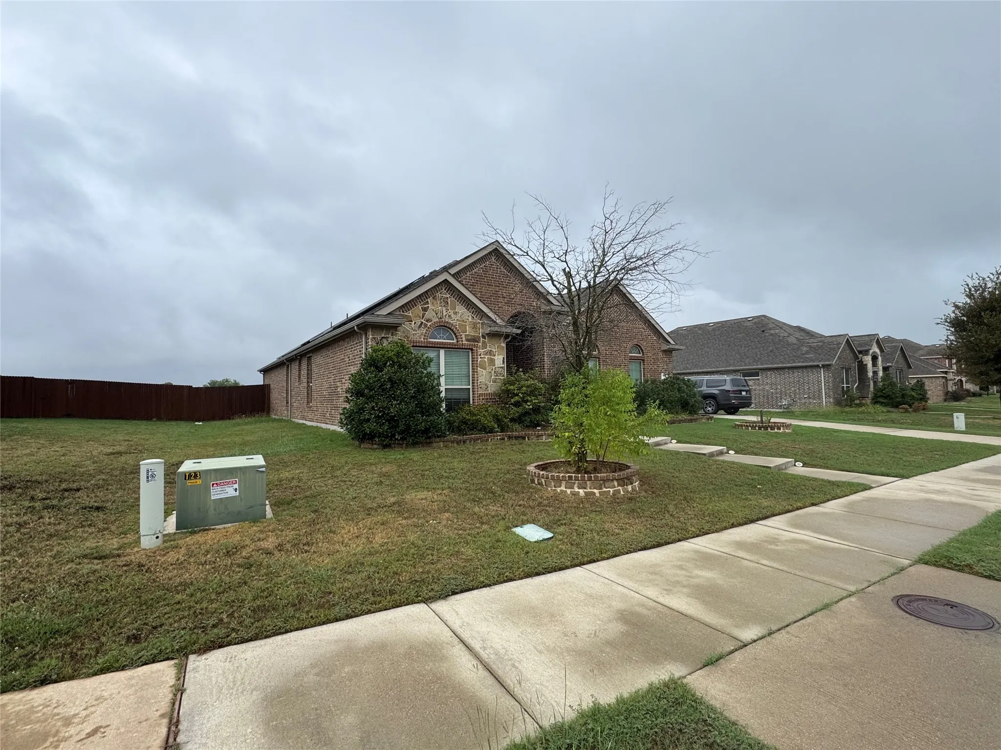 Single Family Residence For Sale in Ellis County , 505 Ashbury Drive, Midlothian, Texas 76065, 3 Bedroom, 2 Bathroom, 2 Garage spaces, 2,131 Sqft, built in 2017, mls#21404524, Real Estate Agent in Midlothian, Homes For Sale in Ellis county, Homes For Sale in Midlothian, Realtor in Midlothian Texas, Real Estate Brokerage Independent Realty Texas, Luminita Cordes Realtor