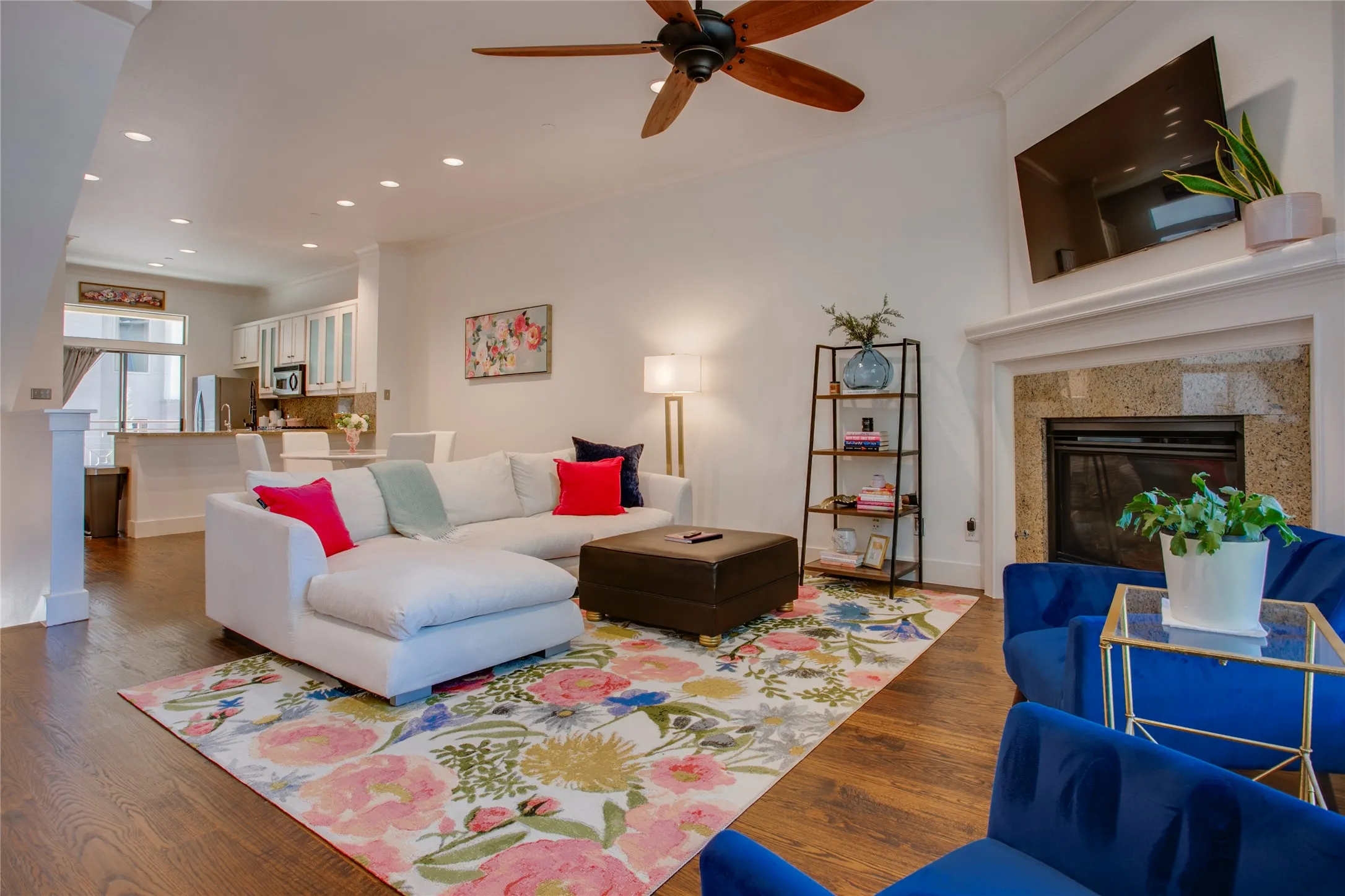 Condominium For Sale in Dallas County , 3208 Wycliff Avenue 3208, Dallas, Texas 75219, 2 Bedroom, 3 Bathroom, 2 Garage spaces, 1,704 Sqft, built in 2004, mls#21403531, Real Estate Agent in Dallas, Homes For Sale in Dallas county, Homes For Sale in Dallas, Realtor in Dallas Texas, Real Estate Brokerage Independent Realty Texas, Luminita Cordes Realtor