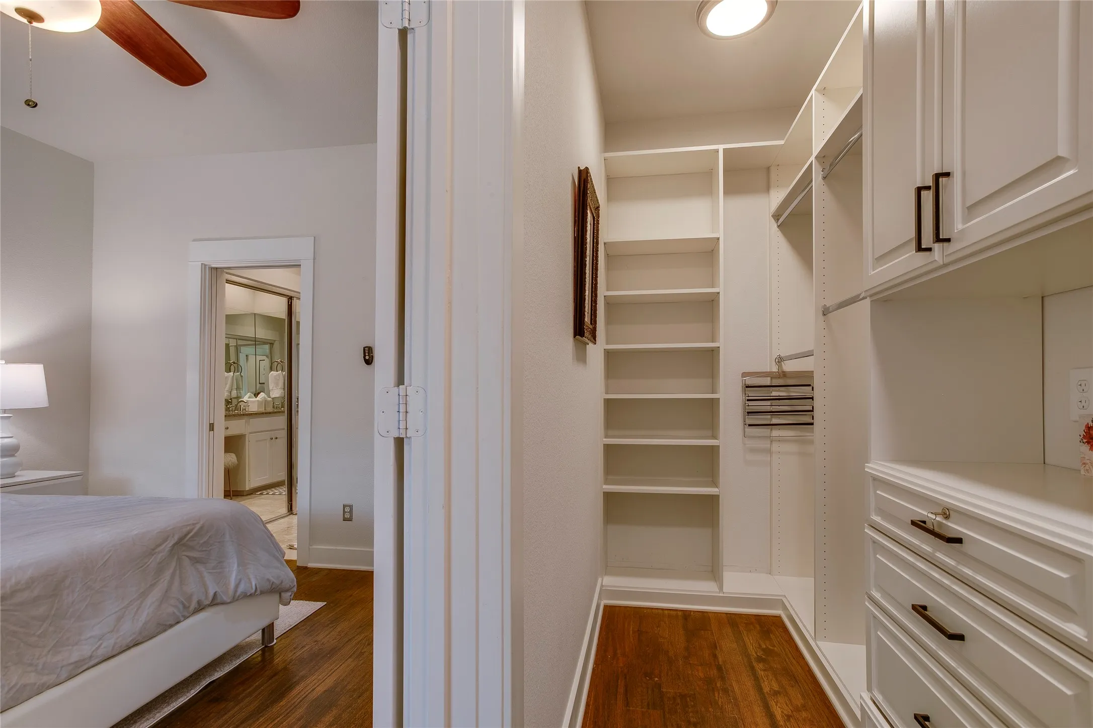Condominium For Sale in Dallas County , 3208 Wycliff Avenue 3208, Dallas, Texas 75219, 2 Bedroom, 3 Bathroom, 2 Garage spaces, 1,704 Sqft, built in 2004, mls#21403531, Real Estate Agent in Dallas, Homes For Sale in Dallas county, Homes For Sale in Dallas, Realtor in Dallas Texas, Real Estate Brokerage Independent Realty Texas, Luminita Cordes Realtor