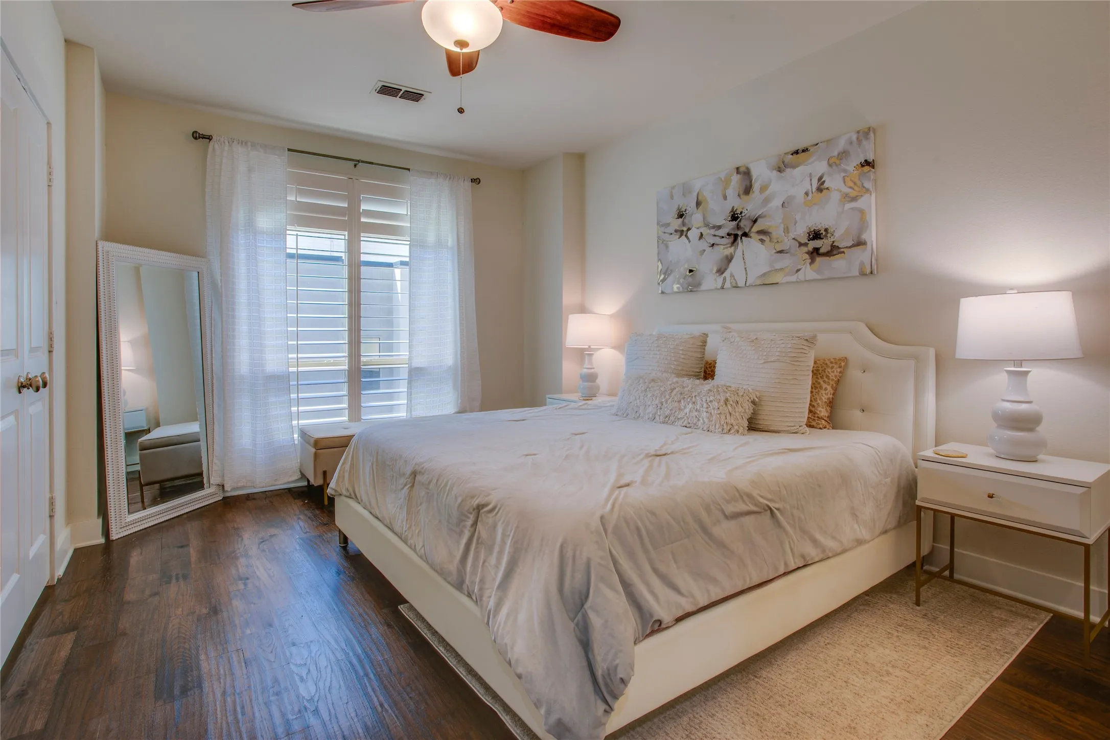 Condominium For Sale in Dallas County , 3208 Wycliff Avenue 3208, Dallas, Texas 75219, 2 Bedroom, 3 Bathroom, 2 Garage spaces, 1,704 Sqft, built in 2004, mls#21403531, Real Estate Agent in Dallas, Homes For Sale in Dallas county, Homes For Sale in Dallas, Realtor in Dallas Texas, Real Estate Brokerage Independent Realty Texas, Luminita Cordes Realtor
