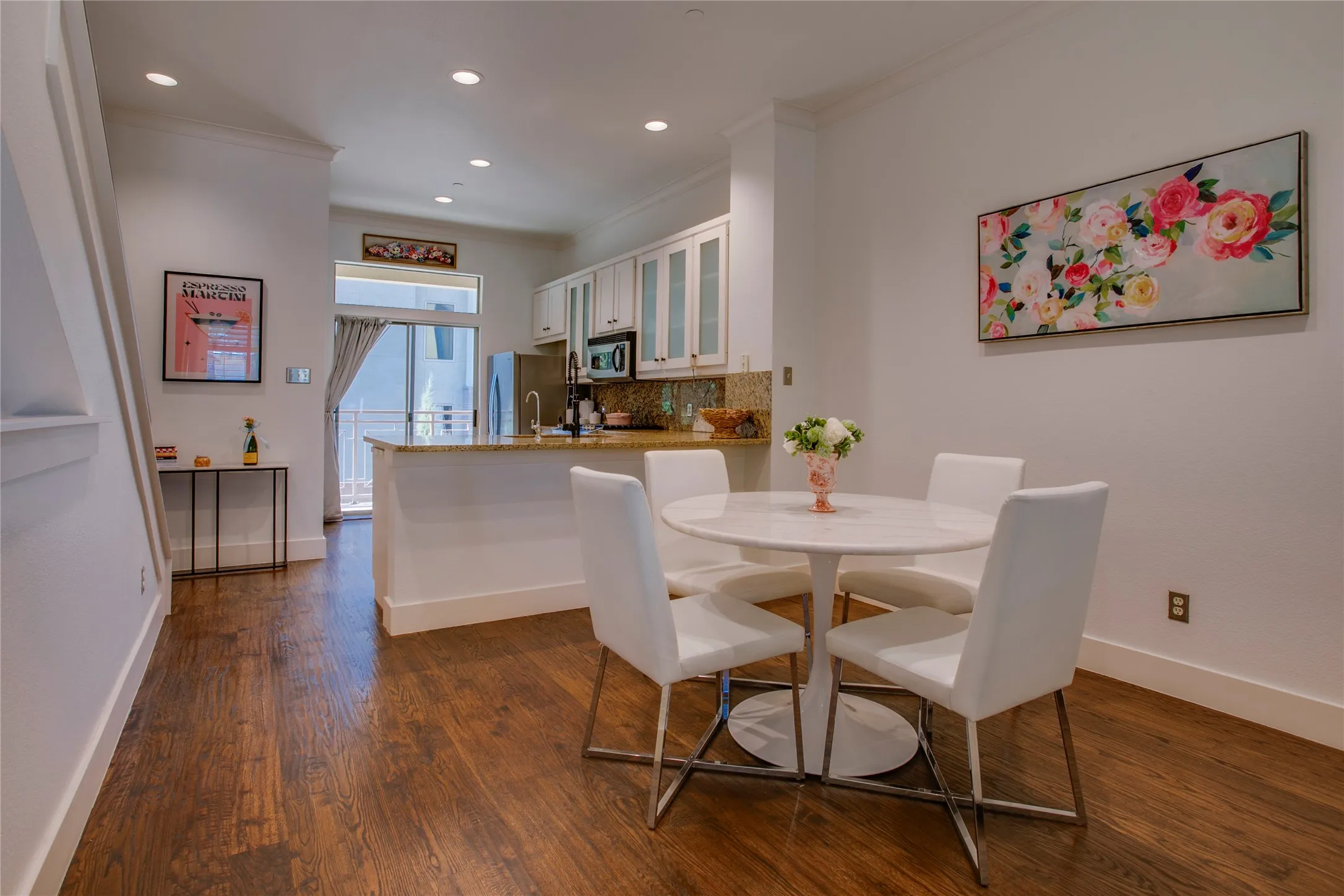 Condominium For Sale in Dallas County , 3208 Wycliff Avenue 3208, Dallas, Texas 75219, 2 Bedroom, 3 Bathroom, 2 Garage spaces, 1,704 Sqft, built in 2004, mls#21403531, Real Estate Agent in Dallas, Homes For Sale in Dallas county, Homes For Sale in Dallas, Realtor in Dallas Texas, Real Estate Brokerage Independent Realty Texas, Luminita Cordes Realtor