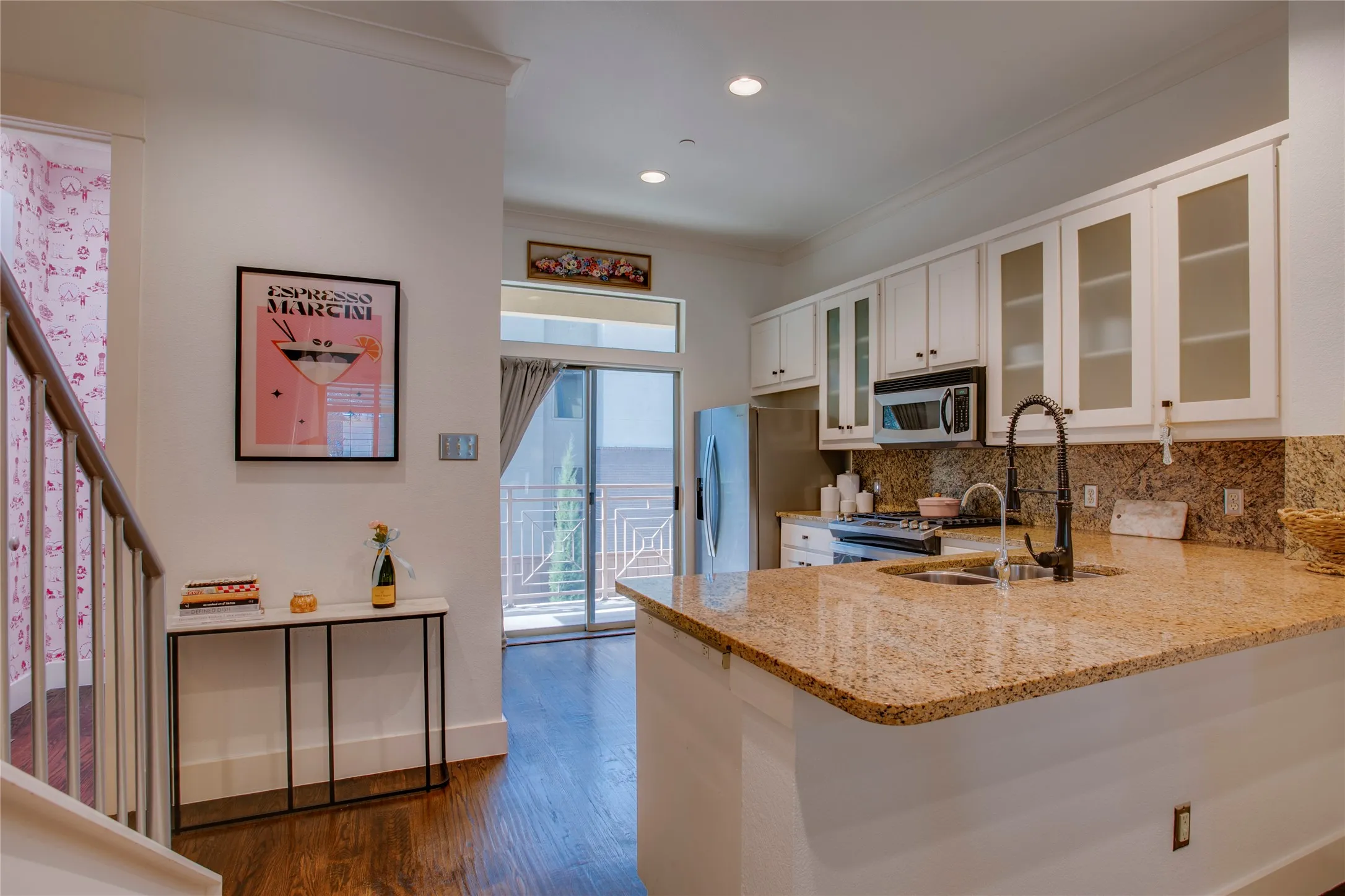Condominium For Sale in Dallas County , 3208 Wycliff Avenue 3208, Dallas, Texas 75219, 2 Bedroom, 3 Bathroom, 2 Garage spaces, 1,704 Sqft, built in 2004, mls#21403531, Real Estate Agent in Dallas, Homes For Sale in Dallas county, Homes For Sale in Dallas, Realtor in Dallas Texas, Real Estate Brokerage Independent Realty Texas, Luminita Cordes Realtor