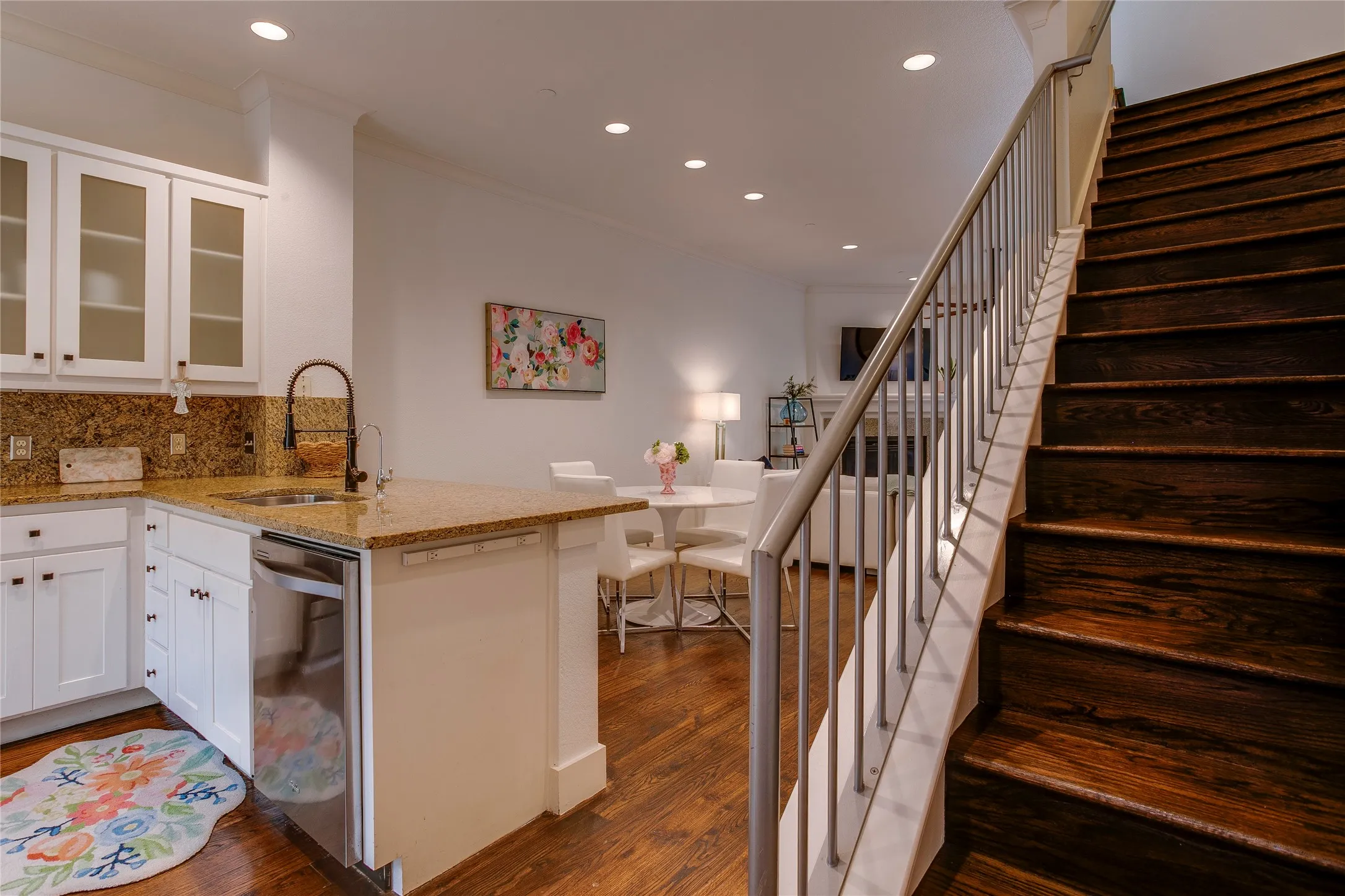 Condominium For Sale in Dallas County , 3208 Wycliff Avenue 3208, Dallas, Texas 75219, 2 Bedroom, 3 Bathroom, 2 Garage spaces, 1,704 Sqft, built in 2004, mls#21403531, Real Estate Agent in Dallas, Homes For Sale in Dallas county, Homes For Sale in Dallas, Realtor in Dallas Texas, Real Estate Brokerage Independent Realty Texas, Luminita Cordes Realtor