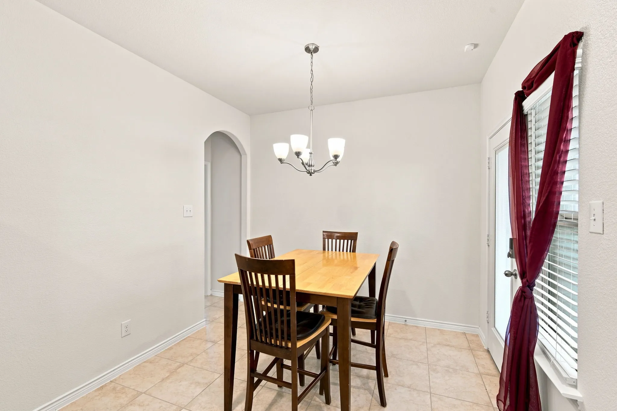 Single Family Residence For Sale in Ellis County , 126 Redding Lane, Red Oak, Texas 75154, 3 Bedroom, 2 Bathroom, 2 Garage spaces, 1,355 Sqft, built in 2019, mls#21404528, Real Estate Agent in Red Oak, Homes For Sale in Ellis county, Homes For Sale in Red Oak, Realtor in Red Oak Texas, Real Estate Brokerage Independent Realty Texas, Luminita Cordes Realtor