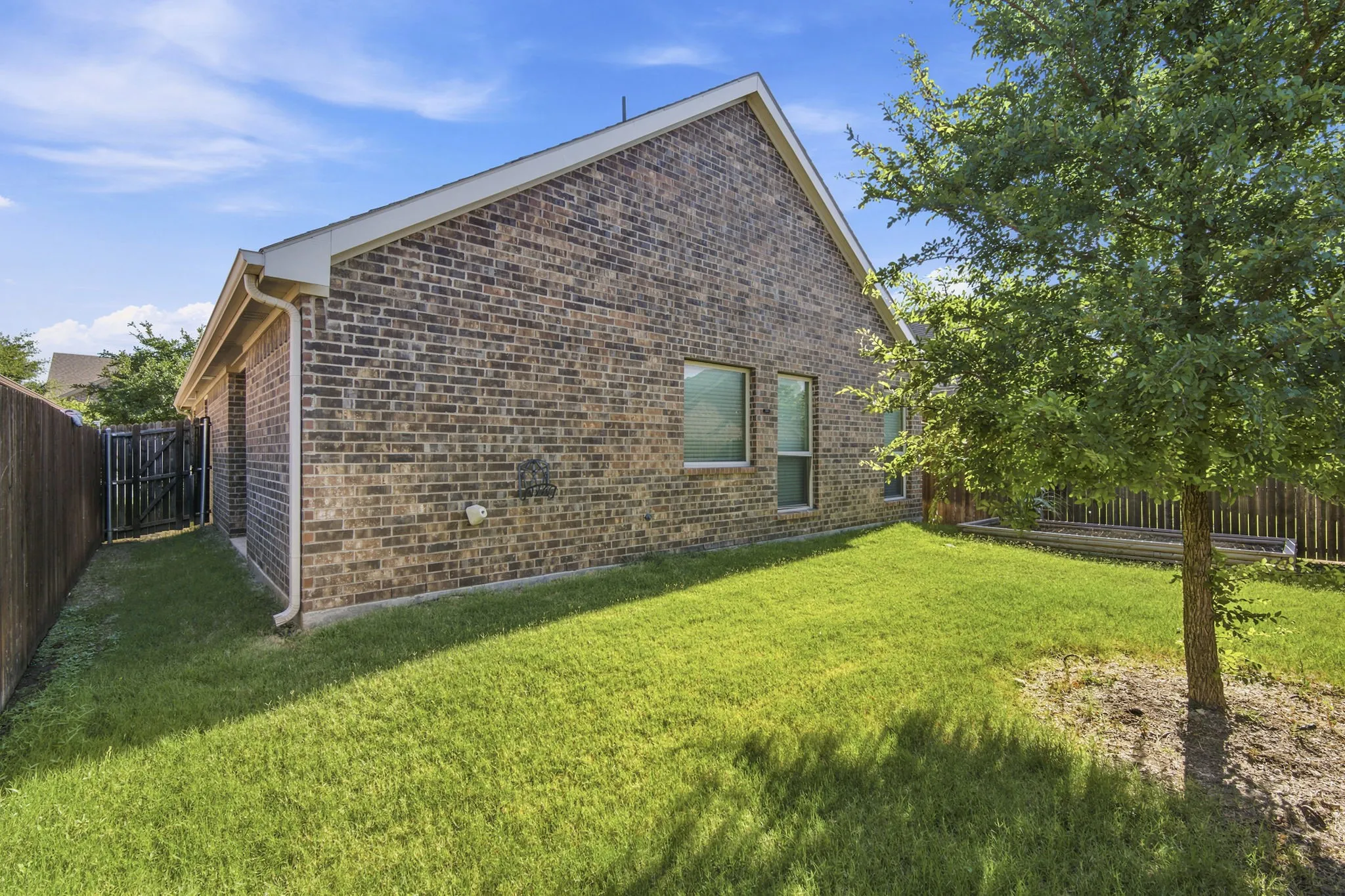Single Family Residence For Sale in Ellis County , 126 Redding Lane, Red Oak, Texas 75154, 3 Bedroom, 2 Bathroom, 2 Garage spaces, 1,355 Sqft, built in 2019, mls#21404528, Real Estate Agent in Red Oak, Homes For Sale in Ellis county, Homes For Sale in Red Oak, Realtor in Red Oak Texas, Real Estate Brokerage Independent Realty Texas, Luminita Cordes Realtor