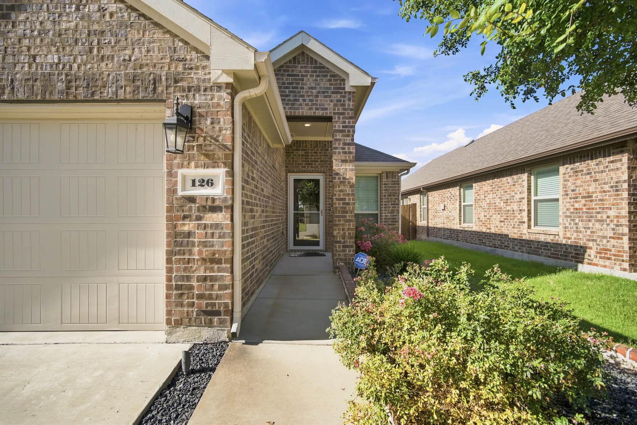 Single Family Residence For Sale in Ellis County , 126 Redding Lane, Red Oak, Texas 75154, 3 Bedroom, 2 Bathroom, 2 Garage spaces, 1,355 Sqft, built in 2019, mls#21404528, Real Estate Agent in Red Oak, Homes For Sale in Ellis county, Homes For Sale in Red Oak, Realtor in Red Oak Texas, Real Estate Brokerage Independent Realty Texas, Luminita Cordes Realtor