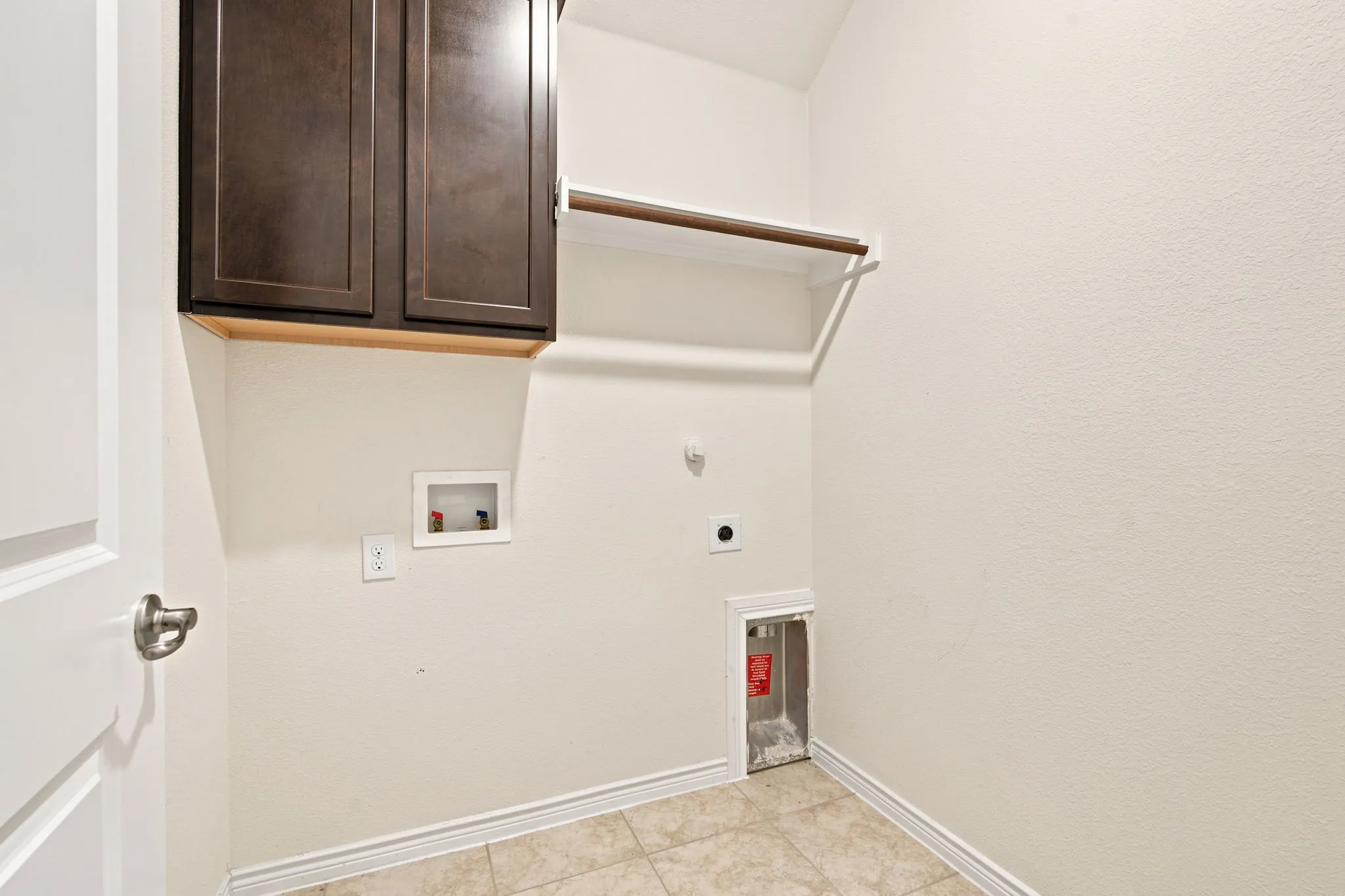Single Family Residence For Sale in Ellis County , 126 Redding Lane, Red Oak, Texas 75154, 3 Bedroom, 2 Bathroom, 2 Garage spaces, 1,355 Sqft, built in 2019, mls#21404528, Real Estate Agent in Red Oak, Homes For Sale in Ellis county, Homes For Sale in Red Oak, Realtor in Red Oak Texas, Real Estate Brokerage Independent Realty Texas, Luminita Cordes Realtor