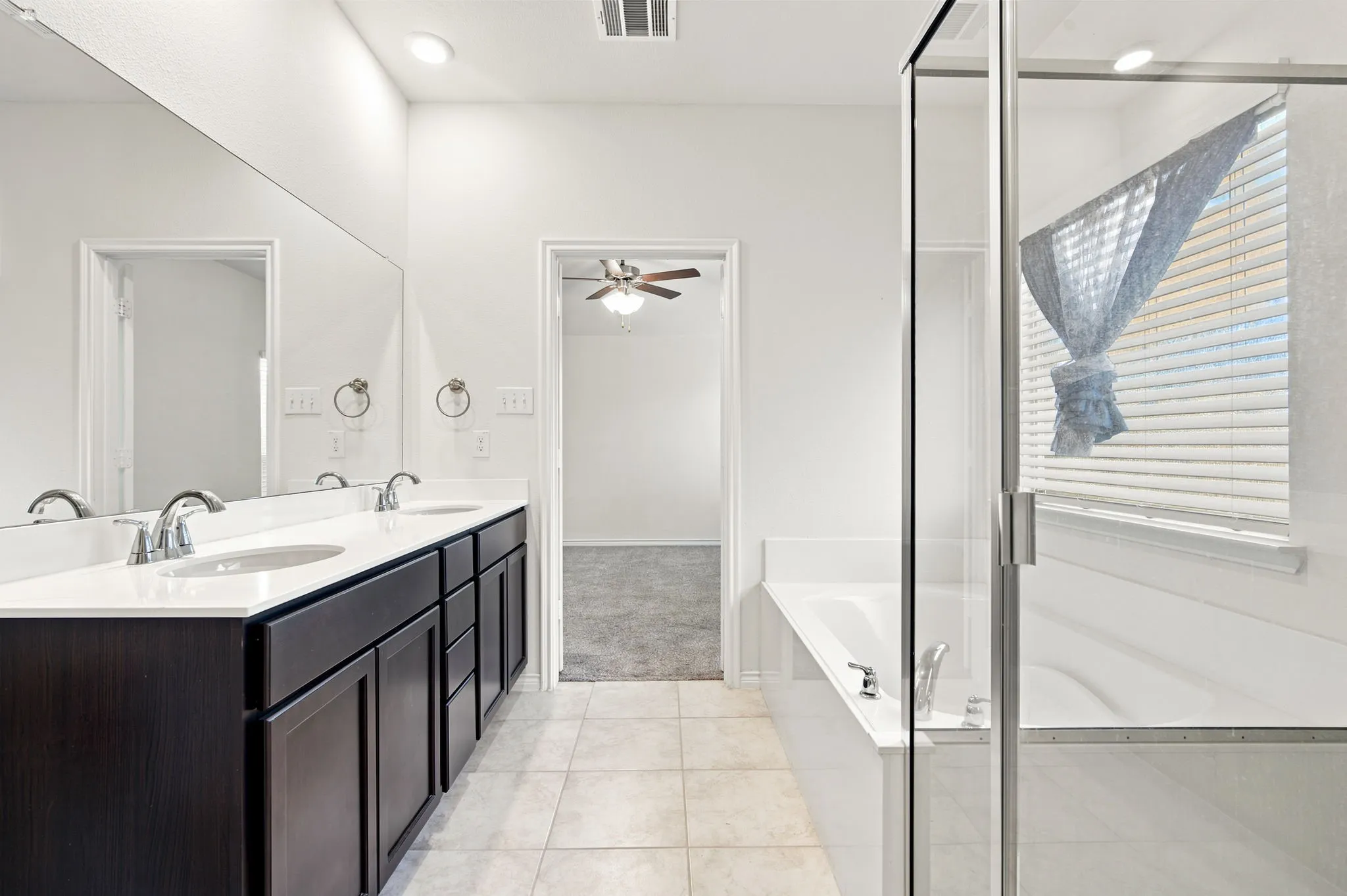 Single Family Residence For Sale in Ellis County , 126 Redding Lane, Red Oak, Texas 75154, 3 Bedroom, 2 Bathroom, 2 Garage spaces, 1,355 Sqft, built in 2019, mls#21404528, Real Estate Agent in Red Oak, Homes For Sale in Ellis county, Homes For Sale in Red Oak, Realtor in Red Oak Texas, Real Estate Brokerage Independent Realty Texas, Luminita Cordes Realtor