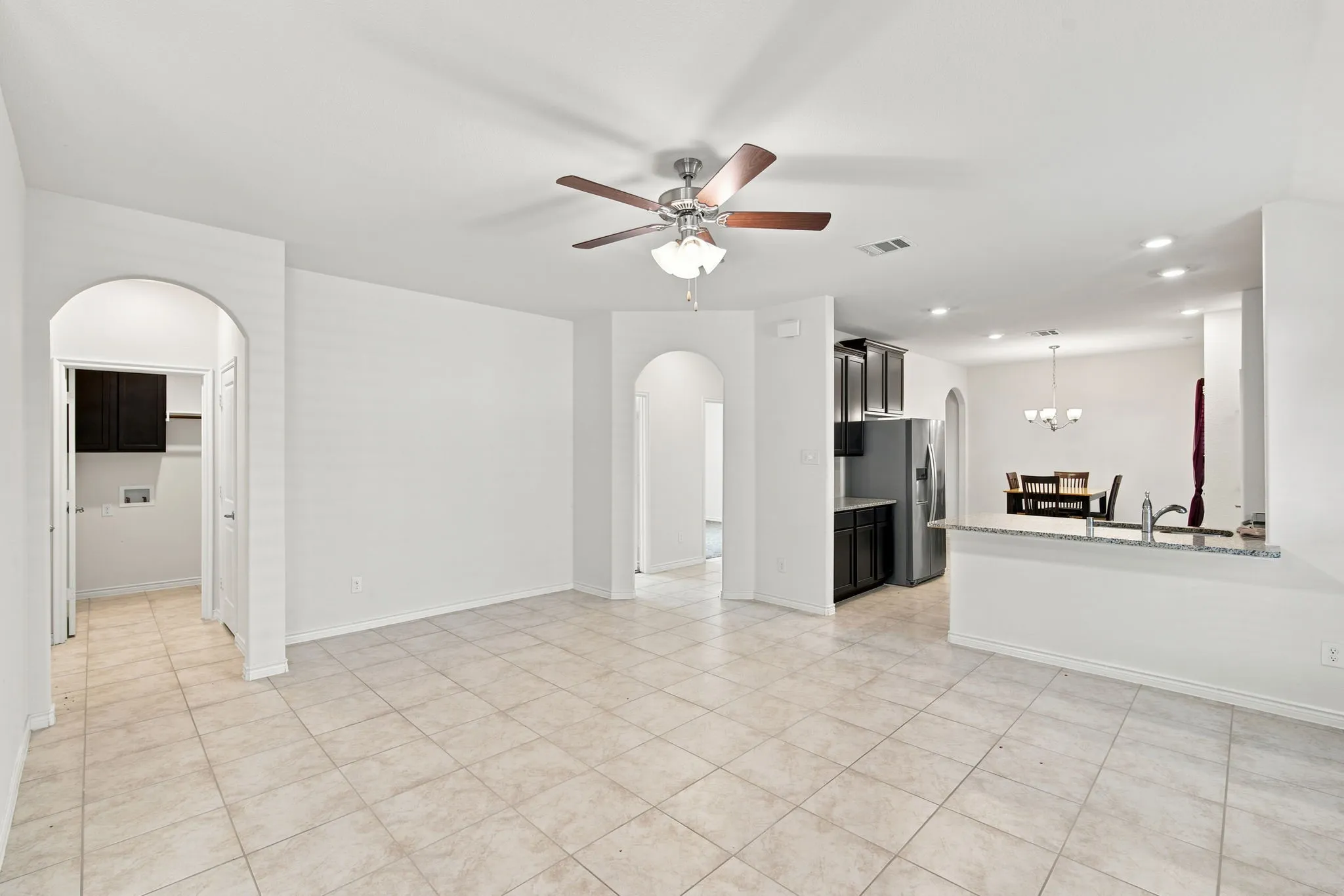 Single Family Residence For Sale in Ellis County , 126 Redding Lane, Red Oak, Texas 75154, 3 Bedroom, 2 Bathroom, 2 Garage spaces, 1,355 Sqft, built in 2019, mls#21404528, Real Estate Agent in Red Oak, Homes For Sale in Ellis county, Homes For Sale in Red Oak, Realtor in Red Oak Texas, Real Estate Brokerage Independent Realty Texas, Luminita Cordes Realtor