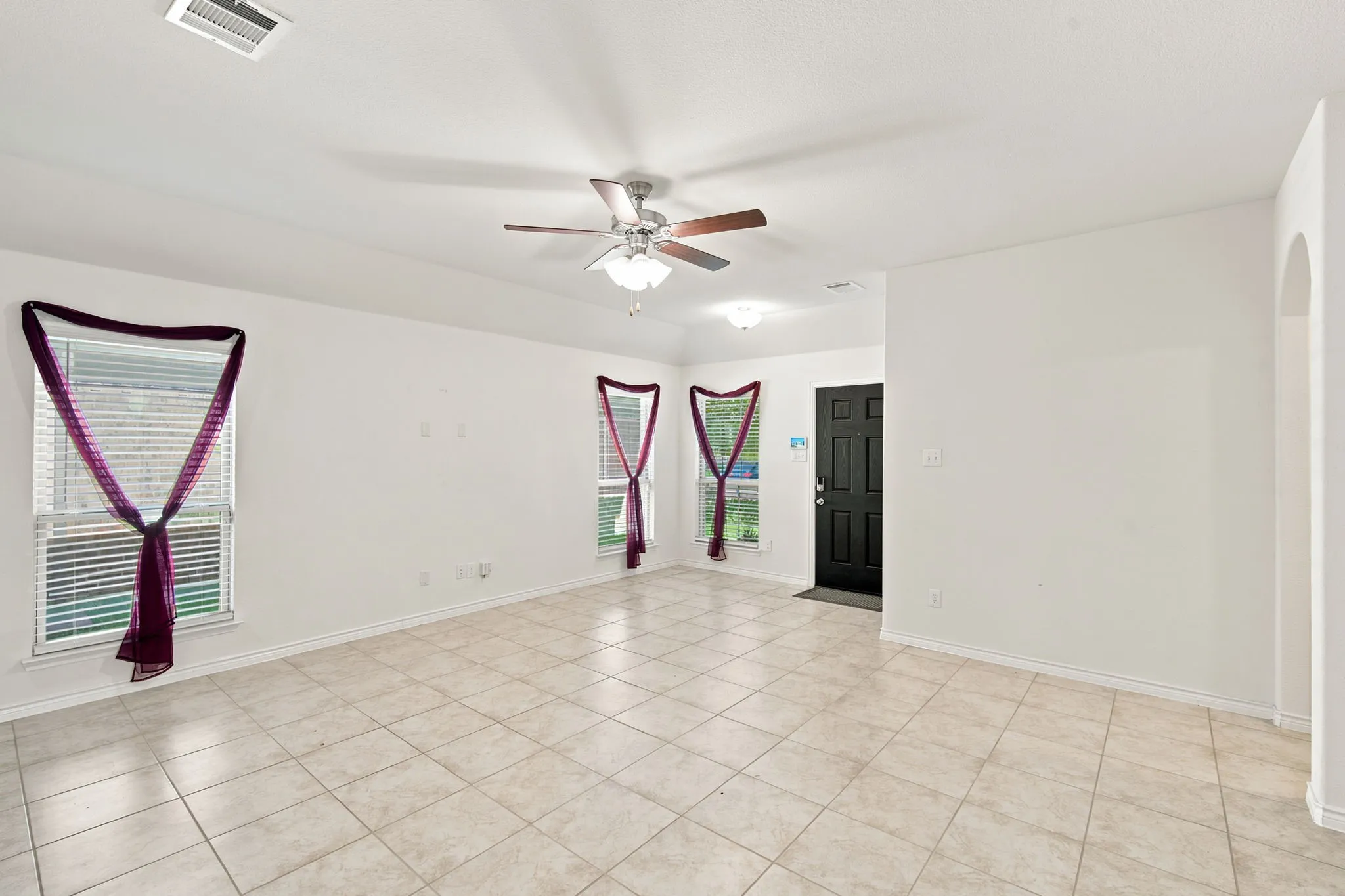 Single Family Residence For Sale in Ellis County , 126 Redding Lane, Red Oak, Texas 75154, 3 Bedroom, 2 Bathroom, 2 Garage spaces, 1,355 Sqft, built in 2019, mls#21404528, Real Estate Agent in Red Oak, Homes For Sale in Ellis county, Homes For Sale in Red Oak, Realtor in Red Oak Texas, Real Estate Brokerage Independent Realty Texas, Luminita Cordes Realtor