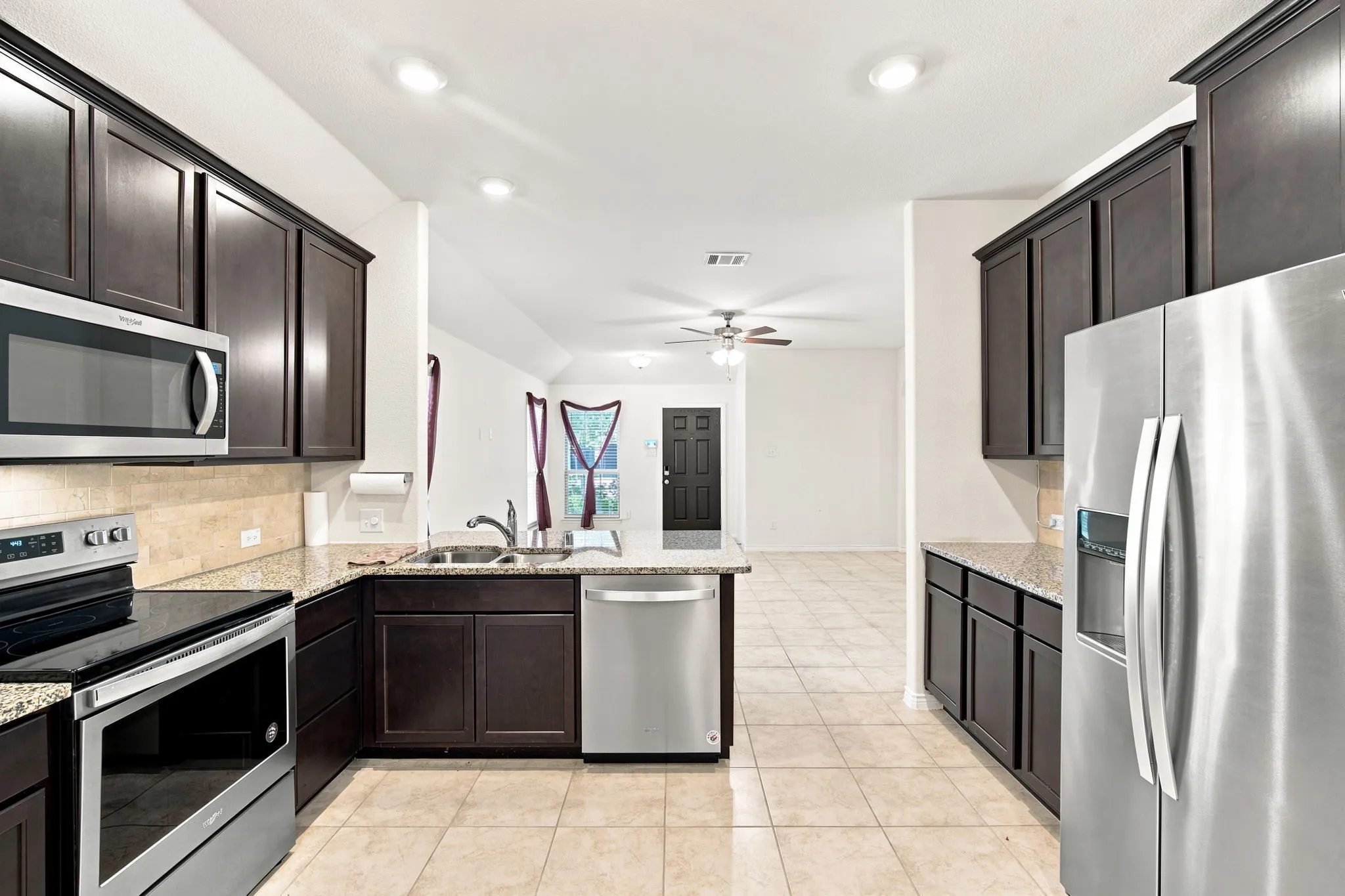 Single Family Residence For Sale in Ellis County , 126 Redding Lane, Red Oak, Texas 75154, 3 Bedroom, 2 Bathroom, 2 Garage spaces, 1,355 Sqft, built in 2019, mls#21404528, Real Estate Agent in Red Oak, Homes For Sale in Ellis county, Homes For Sale in Red Oak, Realtor in Red Oak Texas, Real Estate Brokerage Independent Realty Texas, Luminita Cordes Realtor