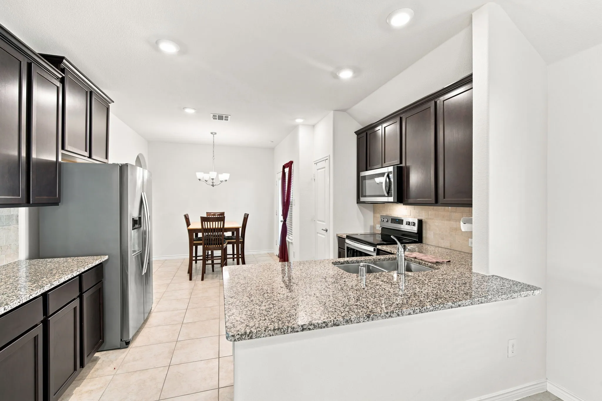 Single Family Residence For Sale in Ellis County , 126 Redding Lane, Red Oak, Texas 75154, 3 Bedroom, 2 Bathroom, 2 Garage spaces, 1,355 Sqft, built in 2019, mls#21404528, Real Estate Agent in Red Oak, Homes For Sale in Ellis county, Homes For Sale in Red Oak, Realtor in Red Oak Texas, Real Estate Brokerage Independent Realty Texas, Luminita Cordes Realtor