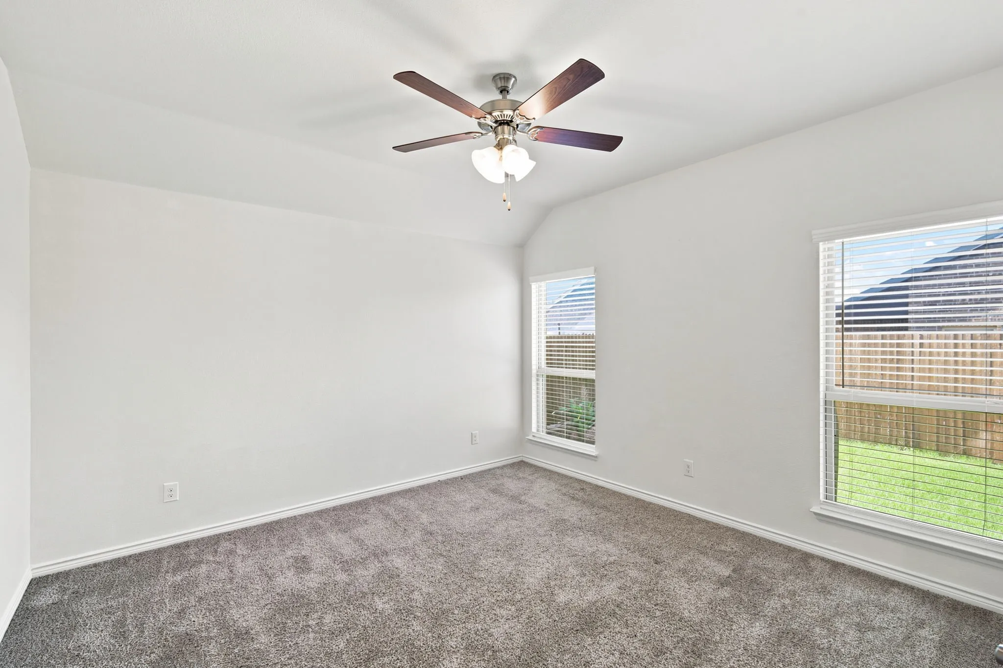 Single Family Residence For Sale in Ellis County , 126 Redding Lane, Red Oak, Texas 75154, 3 Bedroom, 2 Bathroom, 2 Garage spaces, 1,355 Sqft, built in 2019, mls#21404528, Real Estate Agent in Red Oak, Homes For Sale in Ellis county, Homes For Sale in Red Oak, Realtor in Red Oak Texas, Real Estate Brokerage Independent Realty Texas, Luminita Cordes Realtor