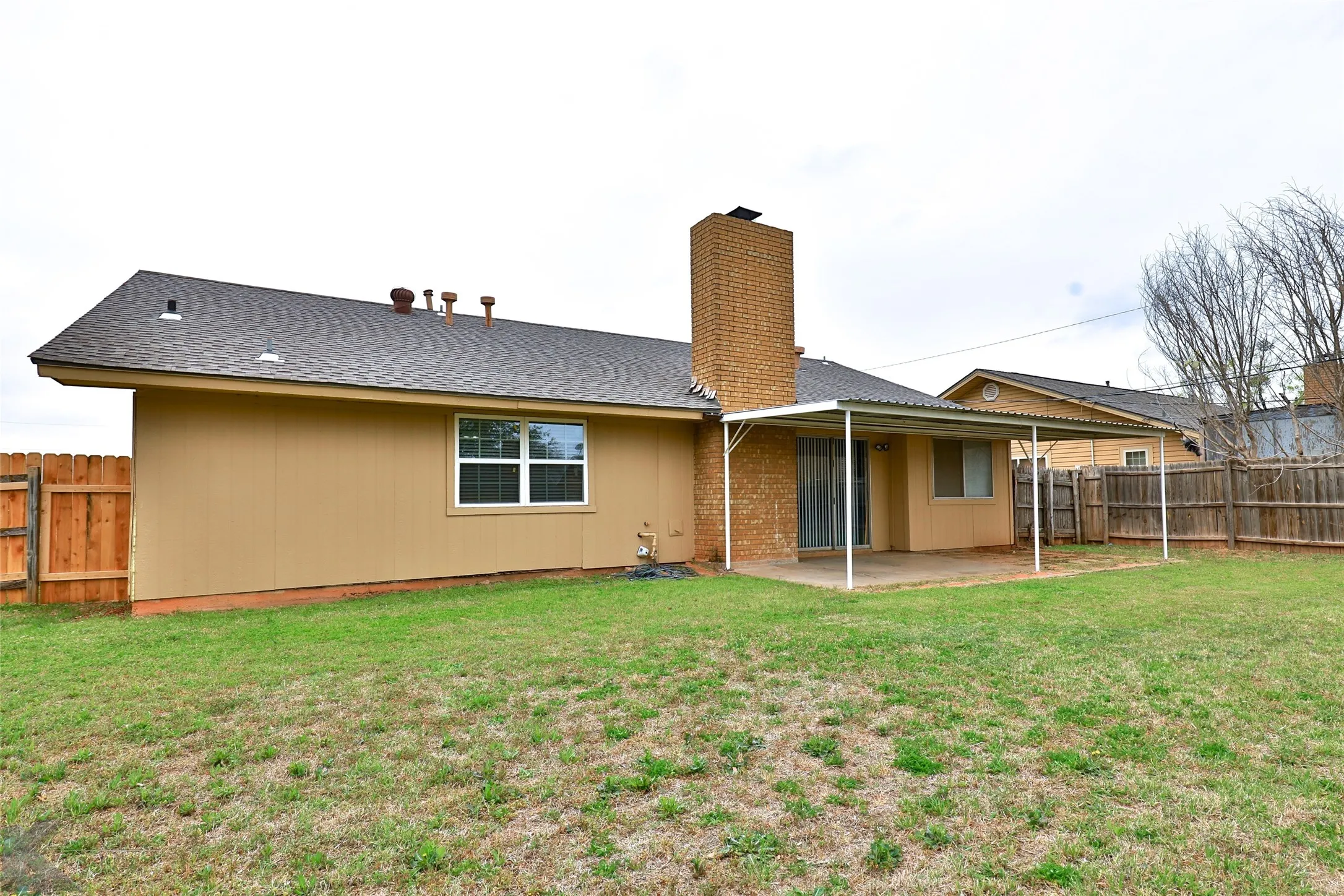 Single Family Residence For Rent in Taylor County , 5242 Fairmont Street, Abilene, Texas 79605, 3 Bedroom, 2 Bathroom, 2 Garage spaces, 1,235 Sqft, built in 1976, mls#21404530, Real Estate Agent in Abilene, Homes For Rent in Taylor county, Homes For Rent in Abilene, Realtor in Abilene Texas, Real Estate Brokerage Independent Realty Texas, Luminita Cordes Realtor