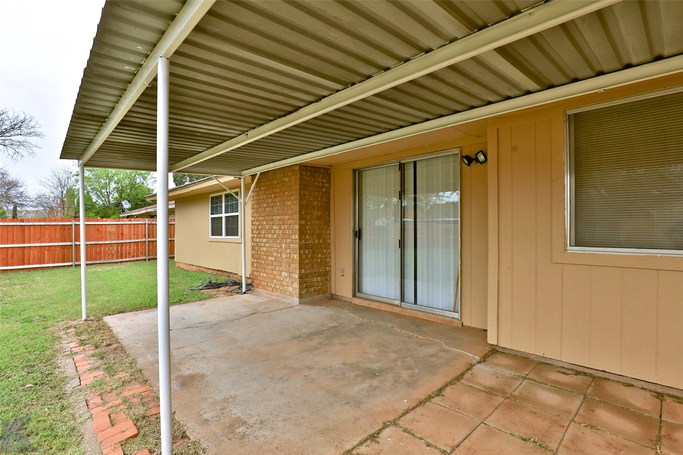 Single Family Residence For Rent in Taylor County , 5242 Fairmont Street, Abilene, Texas 79605, 3 Bedroom, 2 Bathroom, 2 Garage spaces, 1,235 Sqft, built in 1976, mls#21404530, Real Estate Agent in Abilene, Homes For Rent in Taylor county, Homes For Rent in Abilene, Realtor in Abilene Texas, Real Estate Brokerage Independent Realty Texas, Luminita Cordes Realtor