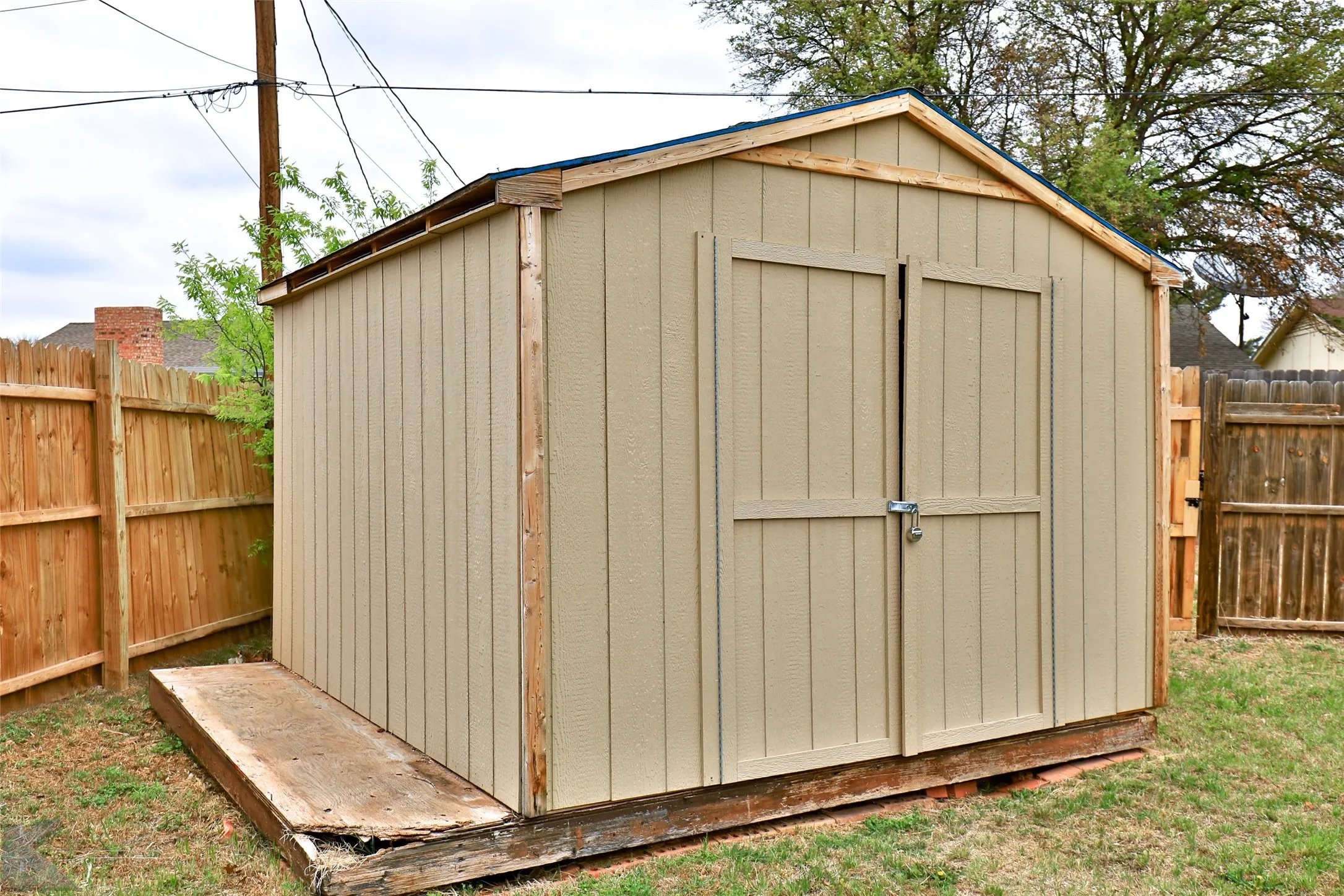 Single Family Residence For Rent in Taylor County , 5242 Fairmont Street, Abilene, Texas 79605, 3 Bedroom, 2 Bathroom, 2 Garage spaces, 1,235 Sqft, built in 1976, mls#21404530, Real Estate Agent in Abilene, Homes For Rent in Taylor county, Homes For Rent in Abilene, Realtor in Abilene Texas, Real Estate Brokerage Independent Realty Texas, Luminita Cordes Realtor