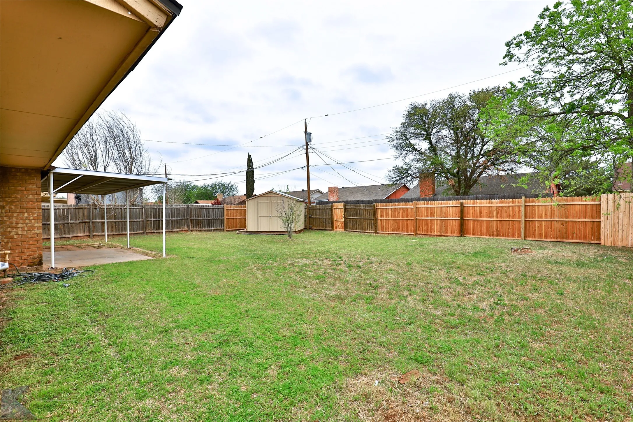 Single Family Residence For Rent in Taylor County , 5242 Fairmont Street, Abilene, Texas 79605, 3 Bedroom, 2 Bathroom, 2 Garage spaces, 1,235 Sqft, built in 1976, mls#21404530, Real Estate Agent in Abilene, Homes For Rent in Taylor county, Homes For Rent in Abilene, Realtor in Abilene Texas, Real Estate Brokerage Independent Realty Texas, Luminita Cordes Realtor