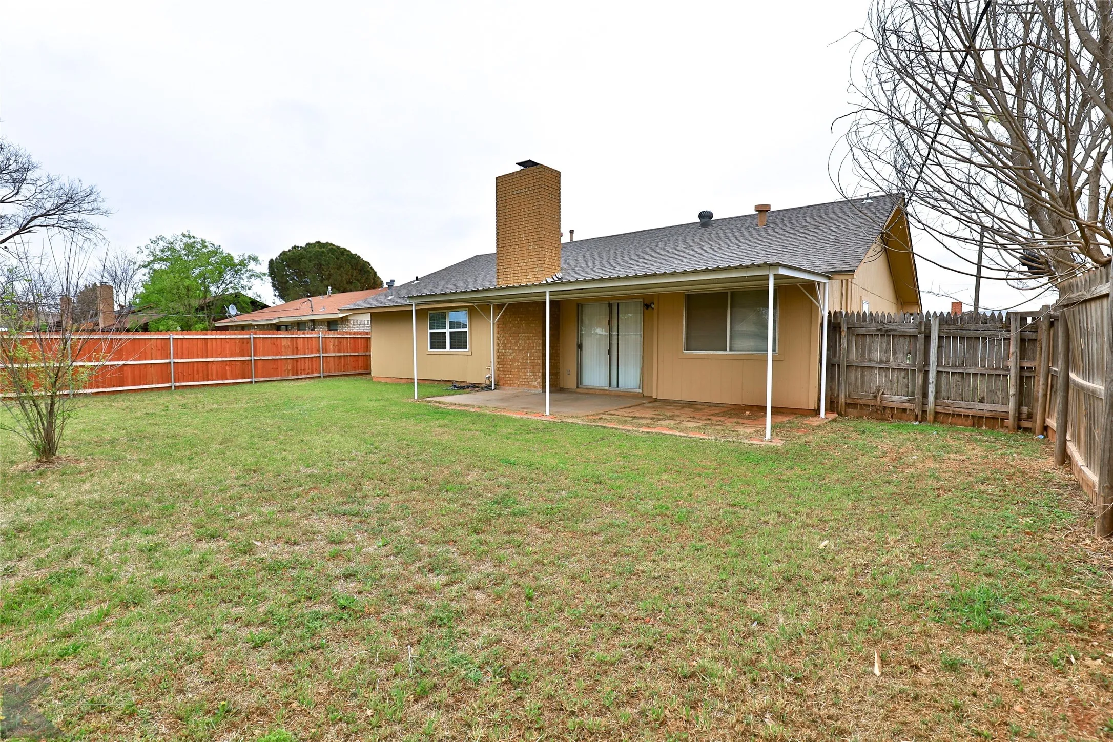 Single Family Residence For Rent in Taylor County , 5242 Fairmont Street, Abilene, Texas 79605, 3 Bedroom, 2 Bathroom, 2 Garage spaces, 1,235 Sqft, built in 1976, mls#21404530, Real Estate Agent in Abilene, Homes For Rent in Taylor county, Homes For Rent in Abilene, Realtor in Abilene Texas, Real Estate Brokerage Independent Realty Texas, Luminita Cordes Realtor
