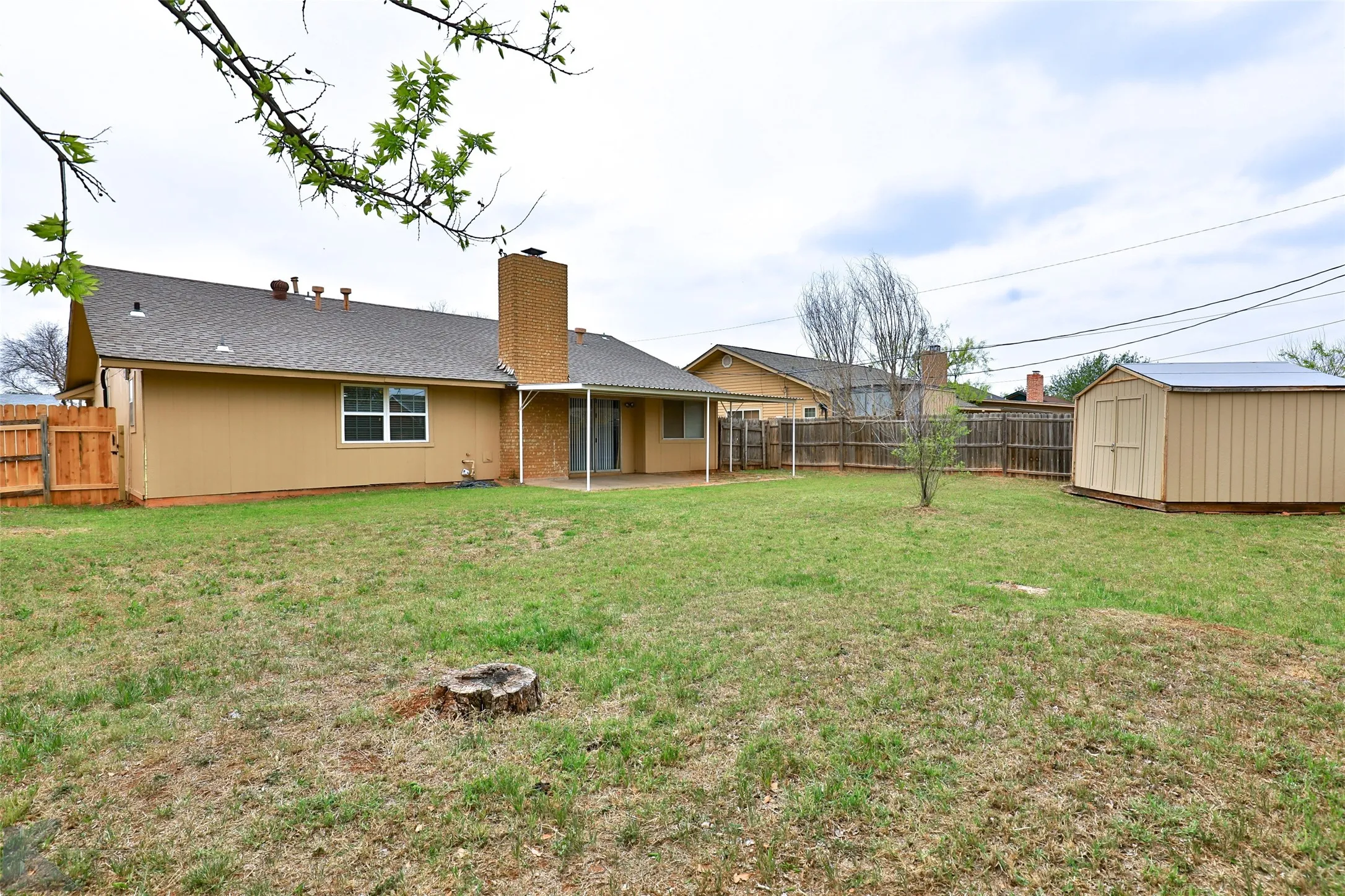 Single Family Residence For Rent in Taylor County , 5242 Fairmont Street, Abilene, Texas 79605, 3 Bedroom, 2 Bathroom, 2 Garage spaces, 1,235 Sqft, built in 1976, mls#21404530, Real Estate Agent in Abilene, Homes For Rent in Taylor county, Homes For Rent in Abilene, Realtor in Abilene Texas, Real Estate Brokerage Independent Realty Texas, Luminita Cordes Realtor