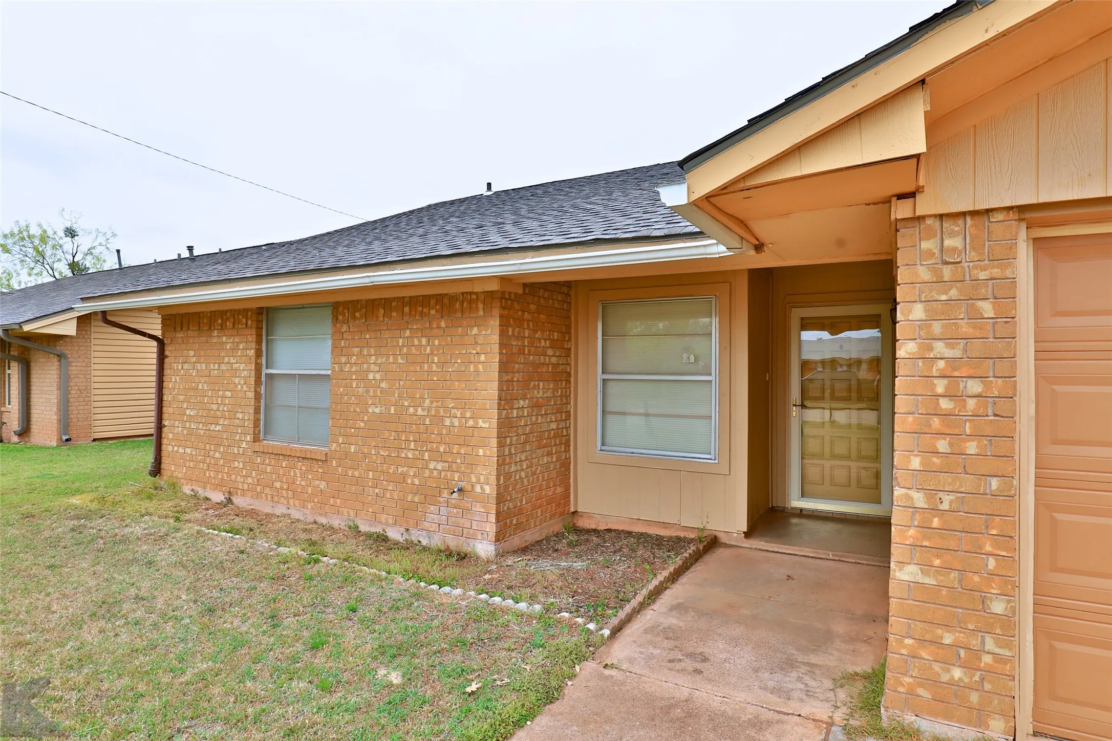 Single Family Residence For Rent in Taylor County , 5242 Fairmont Street, Abilene, Texas 79605, 3 Bedroom, 2 Bathroom, 2 Garage spaces, 1,235 Sqft, built in 1976, mls#21404530, Real Estate Agent in Abilene, Homes For Rent in Taylor county, Homes For Rent in Abilene, Realtor in Abilene Texas, Real Estate Brokerage Independent Realty Texas, Luminita Cordes Realtor