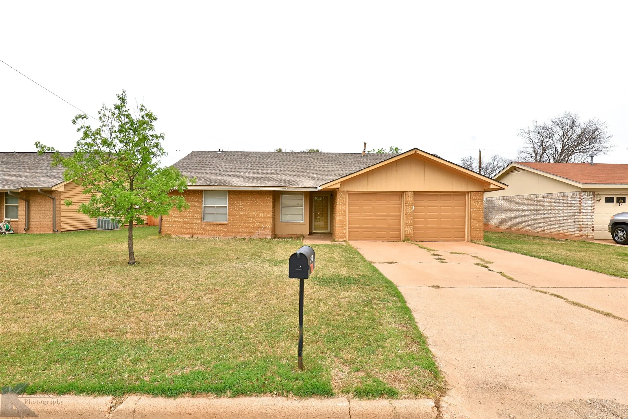 Single Family Residence For Rent in Taylor County , 5242 Fairmont Street, Abilene, Texas 79605, 3 Bedroom, 2 Bathroom, 2 Garage spaces, 1,235 Sqft, built in 1976, mls#21404530, Real Estate Agent in Abilene, Homes For Rent in Taylor county, Homes For Rent in Abilene, Realtor in Abilene Texas, Real Estate Brokerage Independent Realty Texas, Luminita Cordes Realtor
