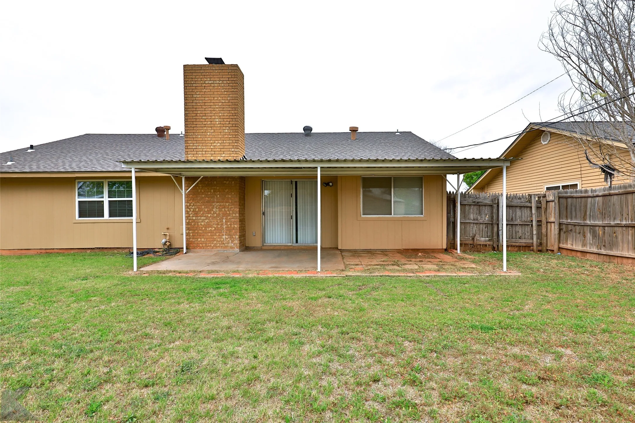 Single Family Residence For Rent in Taylor County , 5242 Fairmont Street, Abilene, Texas 79605, 3 Bedroom, 2 Bathroom, 2 Garage spaces, 1,235 Sqft, built in 1976, mls#21404530, Real Estate Agent in Abilene, Homes For Rent in Taylor county, Homes For Rent in Abilene, Realtor in Abilene Texas, Real Estate Brokerage Independent Realty Texas, Luminita Cordes Realtor