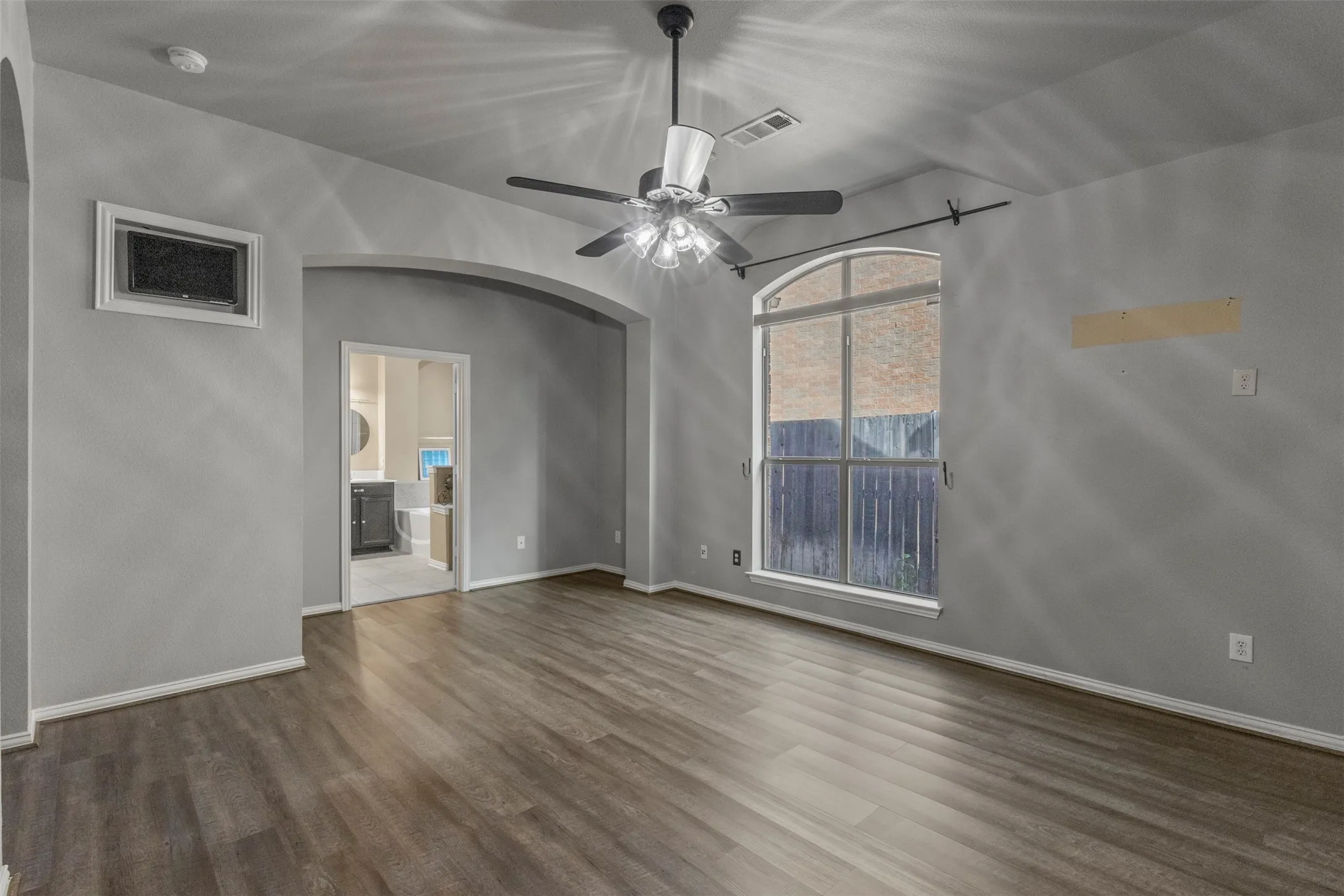 Single Family Residence For Rent in Tarrant County , 9413 Granger Lane, Fort Worth, Texas 76244, 3 Bedroom, 2 Bathroom, 2 Garage spaces, 2,118 Sqft, built in 2005, mls#21403852, Real Estate Agent in Fort Worth, Homes For Rent in Tarrant county, Homes For Rent in Fort Worth, Realtor in Fort Worth Texas, Real Estate Brokerage Independent Realty Texas, Luminita Cordes Realtor