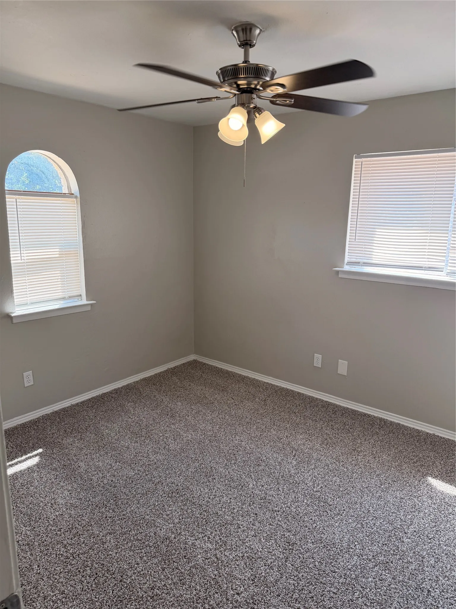 Single Family Residence For Sale in Tarrant County , 2510 S Fielder Road, Arlington, Texas 76015, 3 Bedroom, 2 Bathroom, 2 Garage spaces, 1,252 Sqft, built in 1967, mls#21404474, Real Estate Agent in Arlington, Homes For Sale in Tarrant county, Homes For Sale in Arlington, Realtor in Arlington Texas, Real Estate Brokerage Independent Realty Texas, Luminita Cordes Realtor