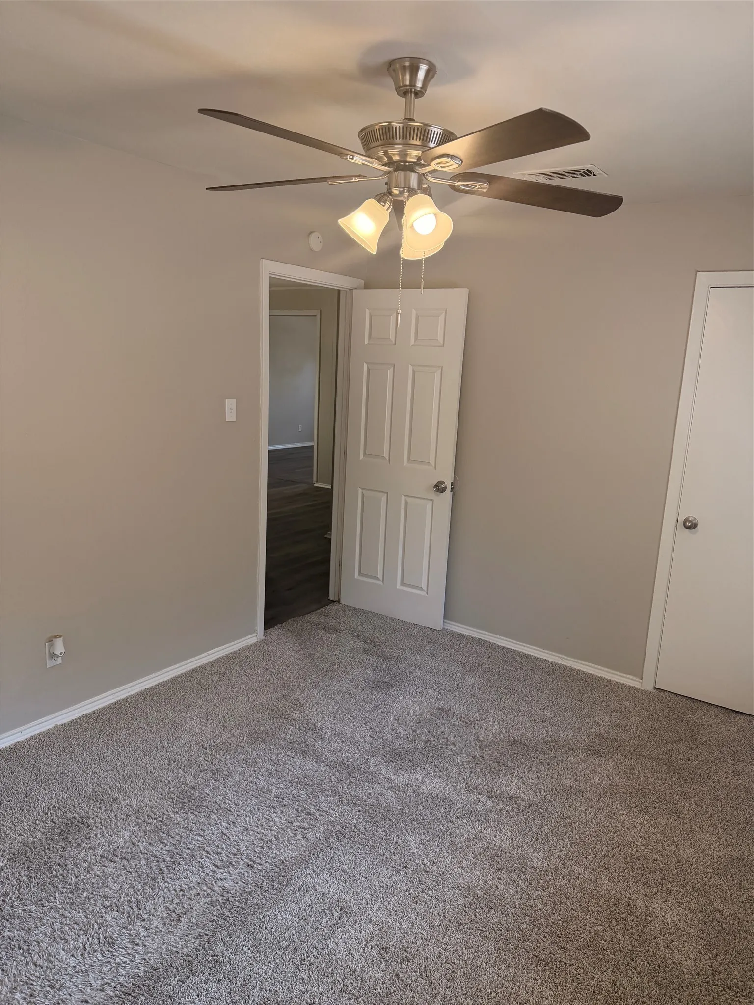 Single Family Residence For Sale in Tarrant County , 2510 S Fielder Road, Arlington, Texas 76015, 3 Bedroom, 2 Bathroom, 2 Garage spaces, 1,252 Sqft, built in 1967, mls#21404474, Real Estate Agent in Arlington, Homes For Sale in Tarrant county, Homes For Sale in Arlington, Realtor in Arlington Texas, Real Estate Brokerage Independent Realty Texas, Luminita Cordes Realtor