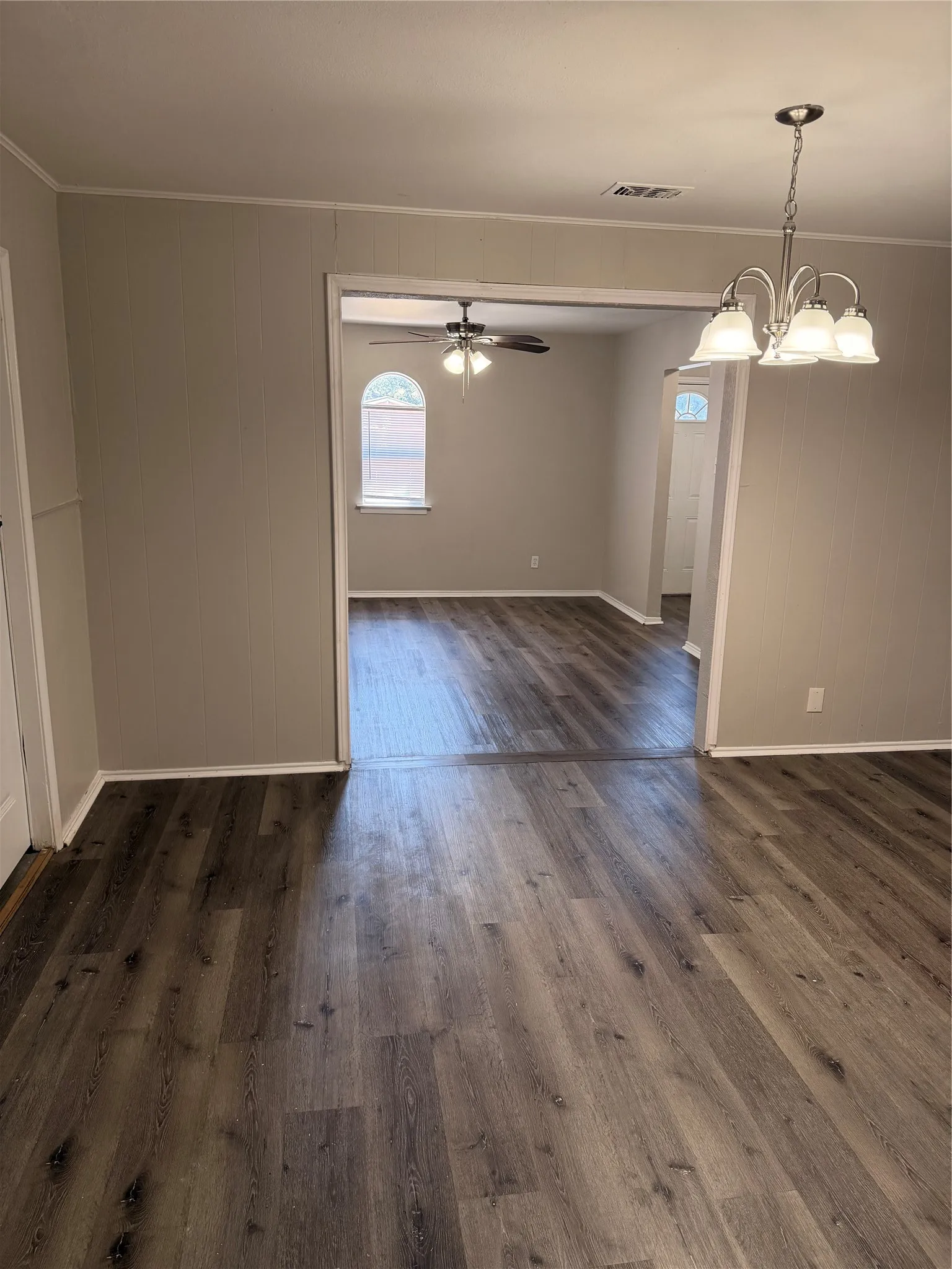 Single Family Residence For Sale in Tarrant County , 2510 S Fielder Road, Arlington, Texas 76015, 3 Bedroom, 2 Bathroom, 2 Garage spaces, 1,252 Sqft, built in 1967, mls#21404474, Real Estate Agent in Arlington, Homes For Sale in Tarrant county, Homes For Sale in Arlington, Realtor in Arlington Texas, Real Estate Brokerage Independent Realty Texas, Luminita Cordes Realtor