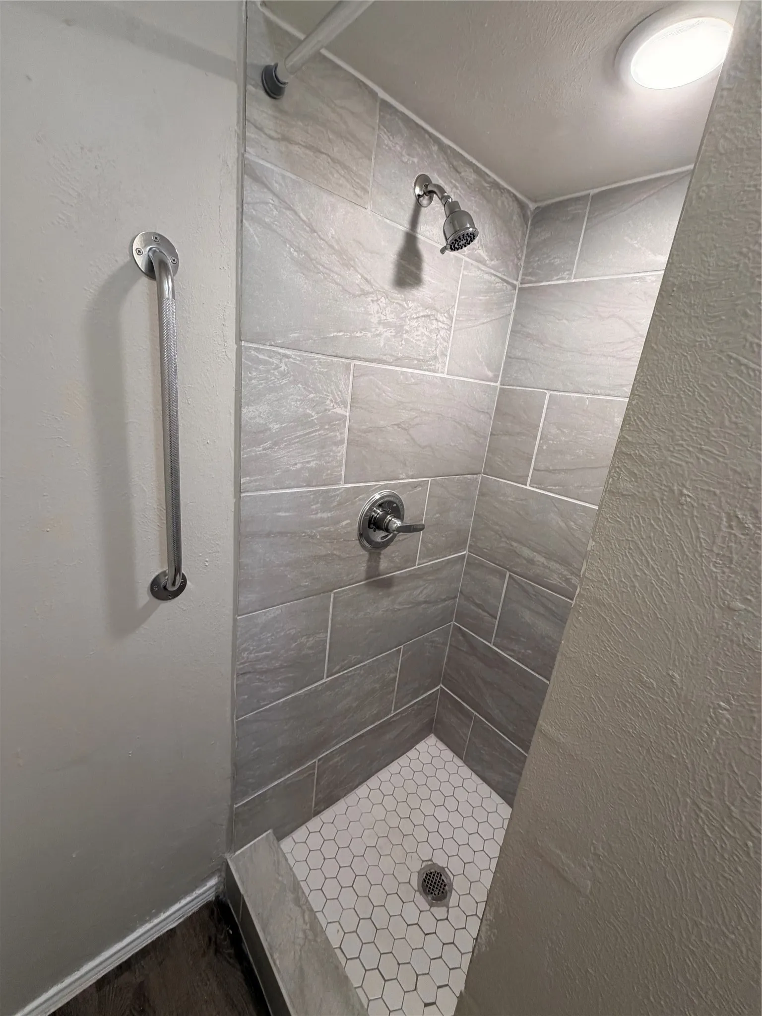 Single Family Residence For Sale in Tarrant County , 2510 S Fielder Road, Arlington, Texas 76015, 3 Bedroom, 2 Bathroom, 2 Garage spaces, 1,252 Sqft, built in 1967, mls#21404474, Real Estate Agent in Arlington, Homes For Sale in Tarrant county, Homes For Sale in Arlington, Realtor in Arlington Texas, Real Estate Brokerage Independent Realty Texas, Luminita Cordes Realtor