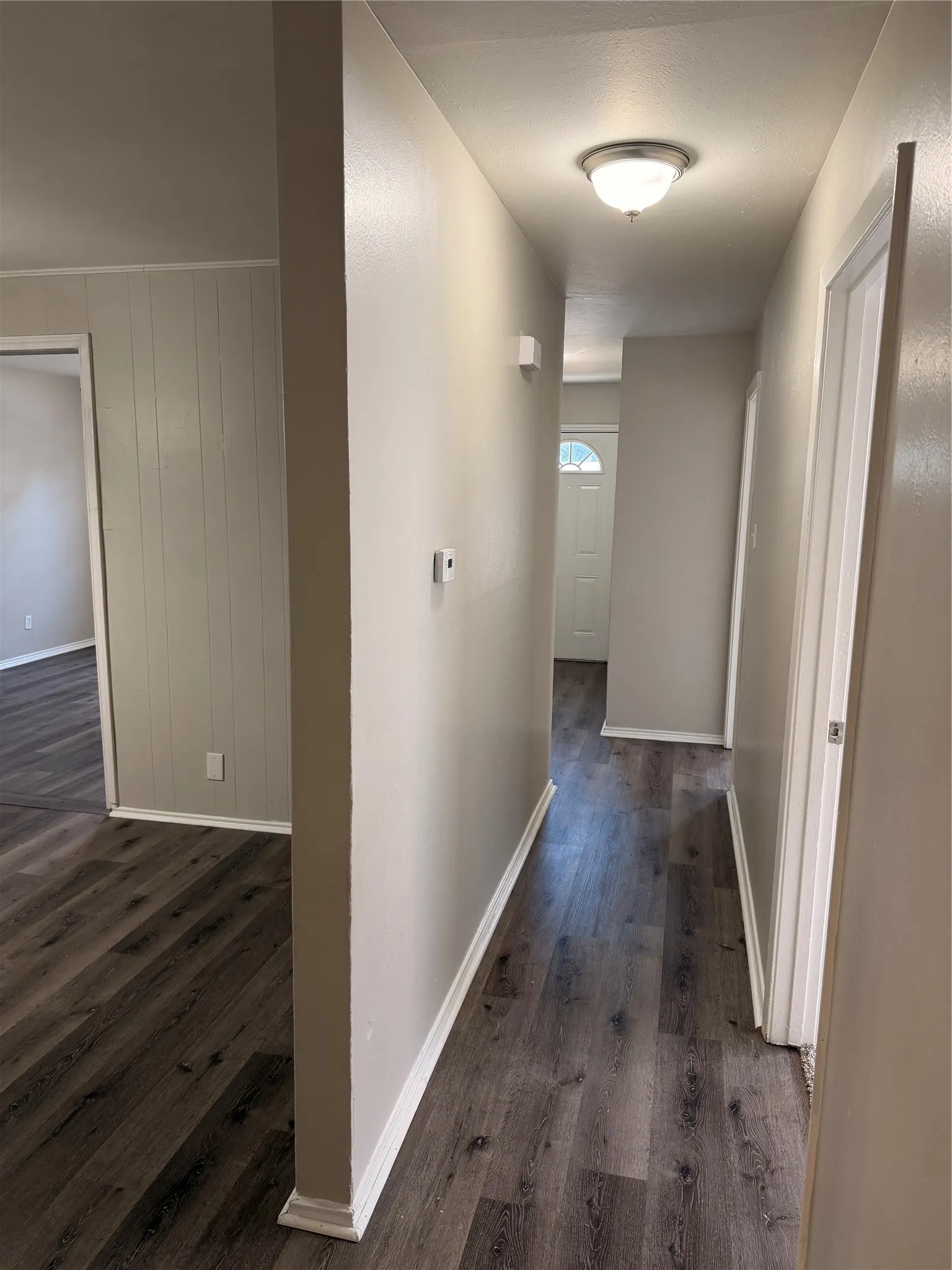 Single Family Residence For Sale in Tarrant County , 2510 S Fielder Road, Arlington, Texas 76015, 3 Bedroom, 2 Bathroom, 2 Garage spaces, 1,252 Sqft, built in 1967, mls#21404474, Real Estate Agent in Arlington, Homes For Sale in Tarrant county, Homes For Sale in Arlington, Realtor in Arlington Texas, Real Estate Brokerage Independent Realty Texas, Luminita Cordes Realtor