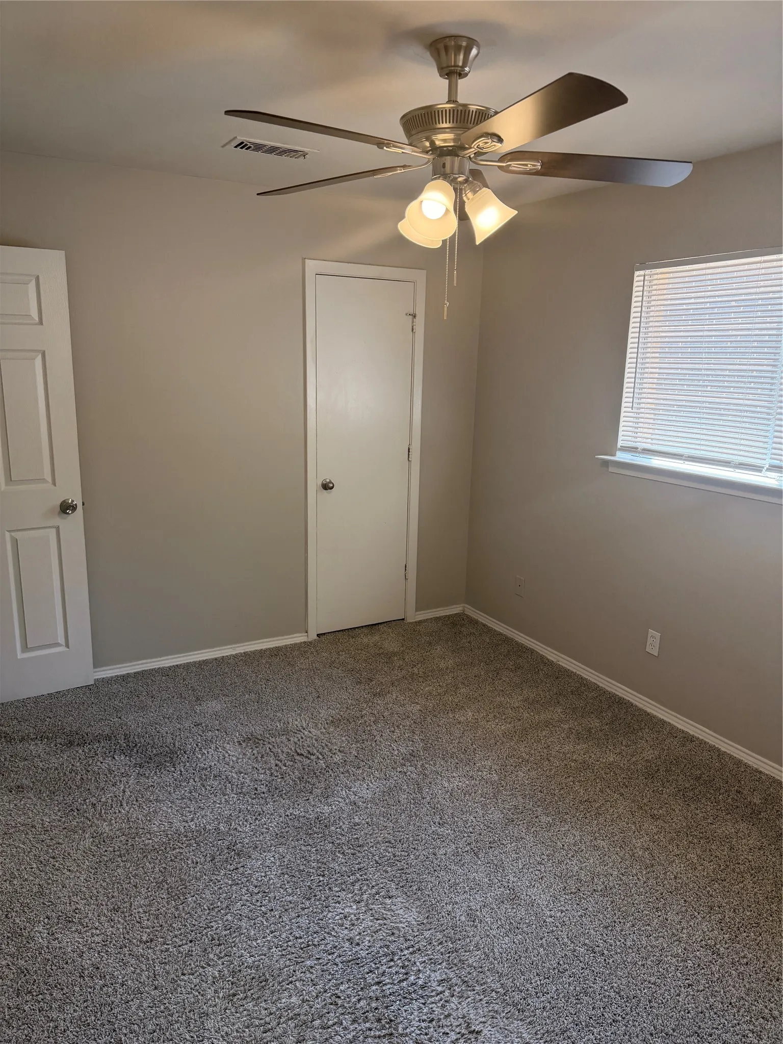 Single Family Residence For Sale in Tarrant County , 2510 S Fielder Road, Arlington, Texas 76015, 3 Bedroom, 2 Bathroom, 2 Garage spaces, 1,252 Sqft, built in 1967, mls#21404474, Real Estate Agent in Arlington, Homes For Sale in Tarrant county, Homes For Sale in Arlington, Realtor in Arlington Texas, Real Estate Brokerage Independent Realty Texas, Luminita Cordes Realtor
