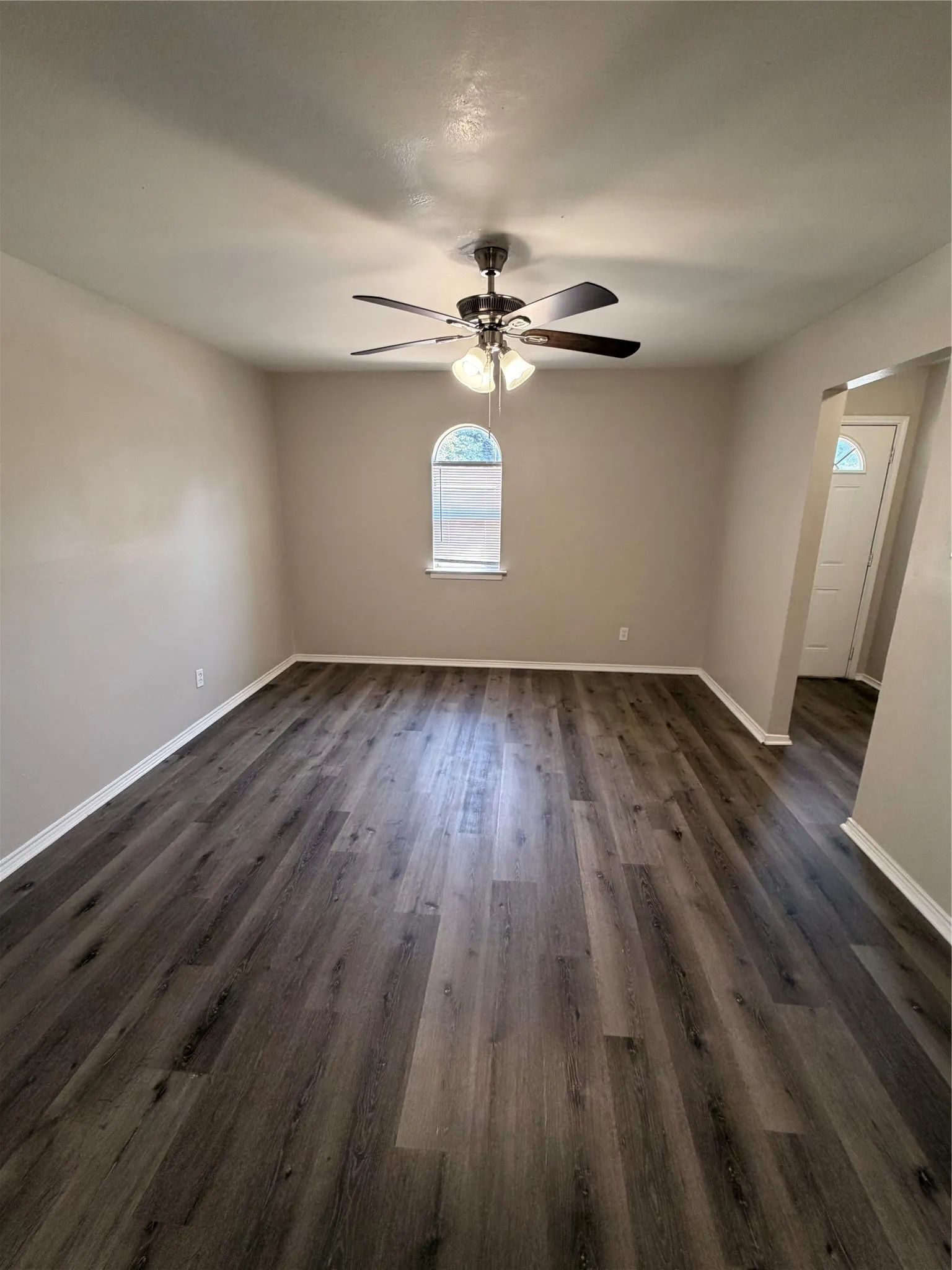 Single Family Residence For Sale in Tarrant County , 2510 S Fielder Road, Arlington, Texas 76015, 3 Bedroom, 2 Bathroom, 2 Garage spaces, 1,252 Sqft, built in 1967, mls#21404474, Real Estate Agent in Arlington, Homes For Sale in Tarrant county, Homes For Sale in Arlington, Realtor in Arlington Texas, Real Estate Brokerage Independent Realty Texas, Luminita Cordes Realtor