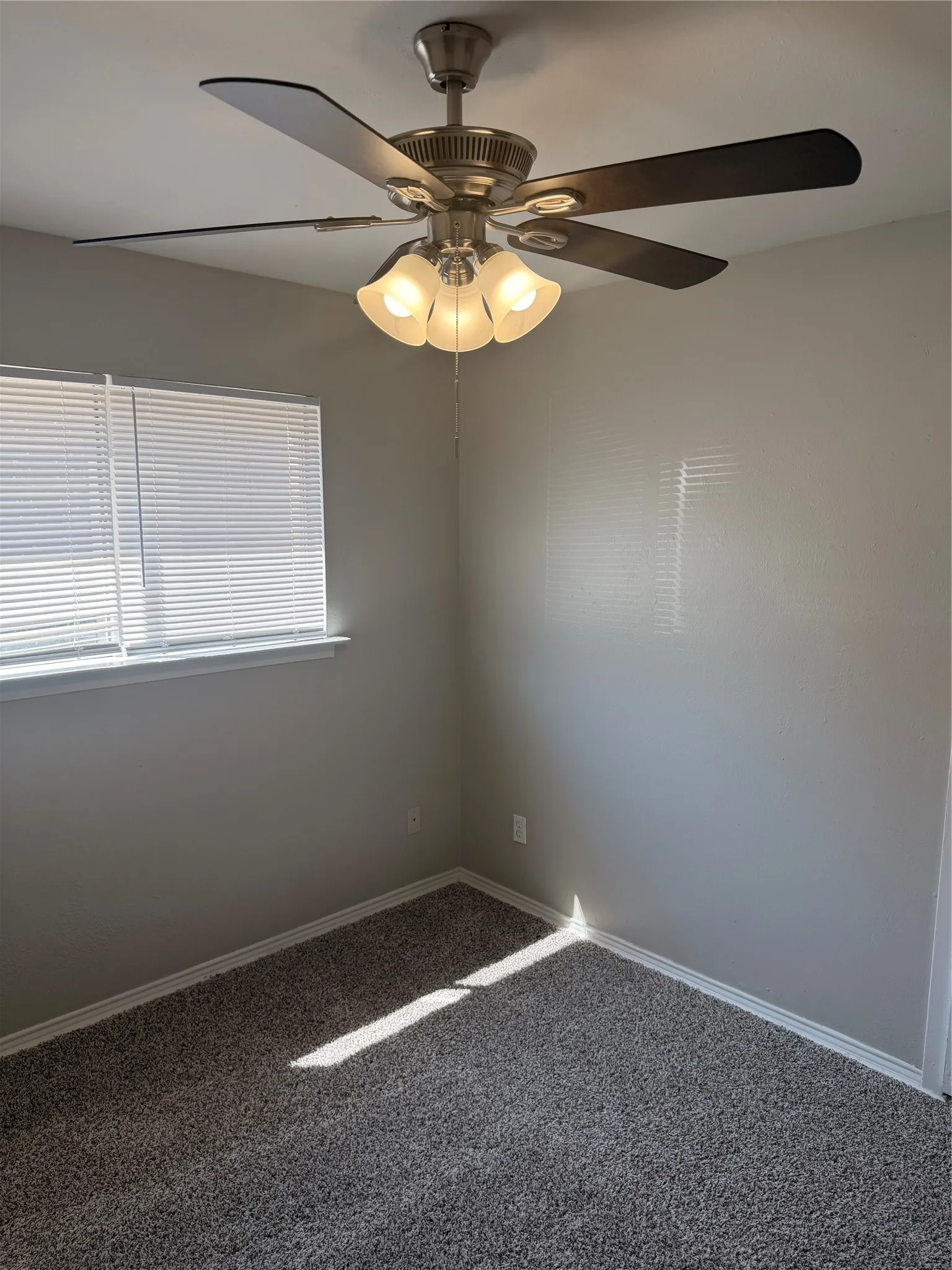 Single Family Residence For Sale in Tarrant County , 2510 S Fielder Road, Arlington, Texas 76015, 3 Bedroom, 2 Bathroom, 2 Garage spaces, 1,252 Sqft, built in 1967, mls#21404474, Real Estate Agent in Arlington, Homes For Sale in Tarrant county, Homes For Sale in Arlington, Realtor in Arlington Texas, Real Estate Brokerage Independent Realty Texas, Luminita Cordes Realtor