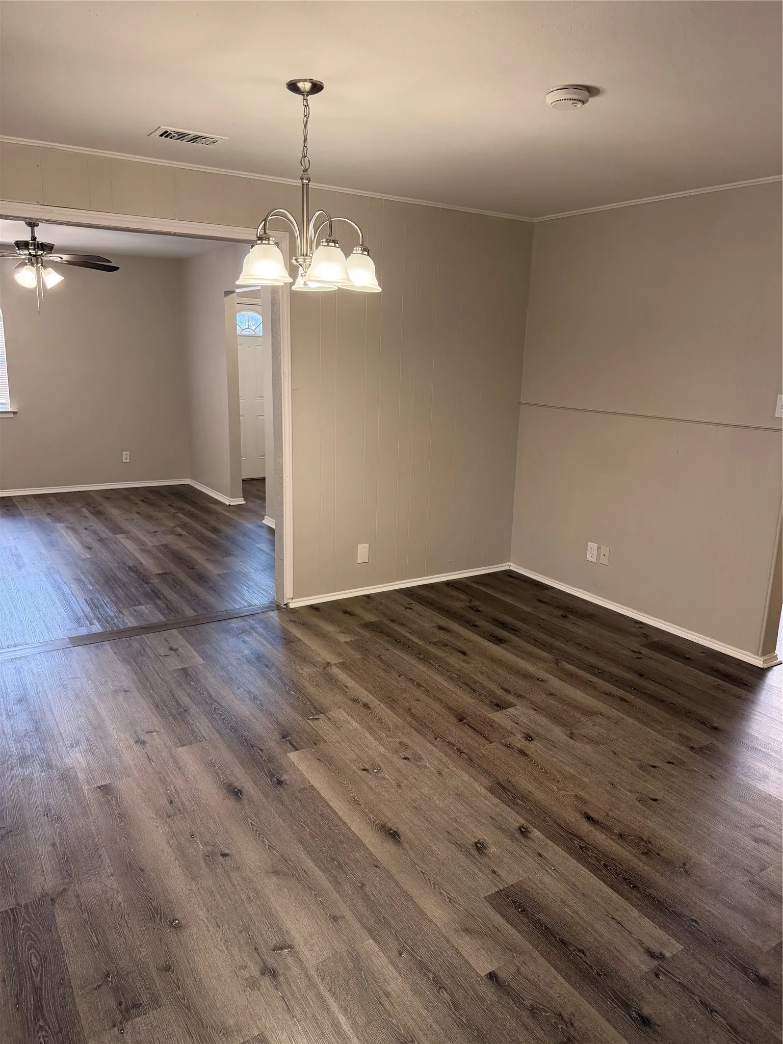 Single Family Residence For Sale in Tarrant County , 2510 S Fielder Road, Arlington, Texas 76015, 3 Bedroom, 2 Bathroom, 2 Garage spaces, 1,252 Sqft, built in 1967, mls#21404474, Real Estate Agent in Arlington, Homes For Sale in Tarrant county, Homes For Sale in Arlington, Realtor in Arlington Texas, Real Estate Brokerage Independent Realty Texas, Luminita Cordes Realtor