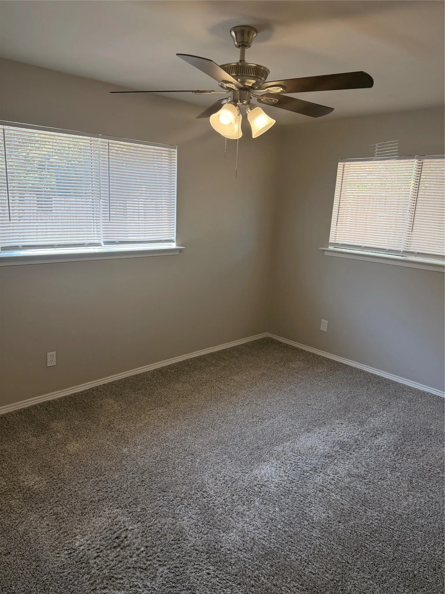 Single Family Residence For Sale in Tarrant County , 2510 S Fielder Road, Arlington, Texas 76015, 3 Bedroom, 2 Bathroom, 2 Garage spaces, 1,252 Sqft, built in 1967, mls#21404474, Real Estate Agent in Arlington, Homes For Sale in Tarrant county, Homes For Sale in Arlington, Realtor in Arlington Texas, Real Estate Brokerage Independent Realty Texas, Luminita Cordes Realtor