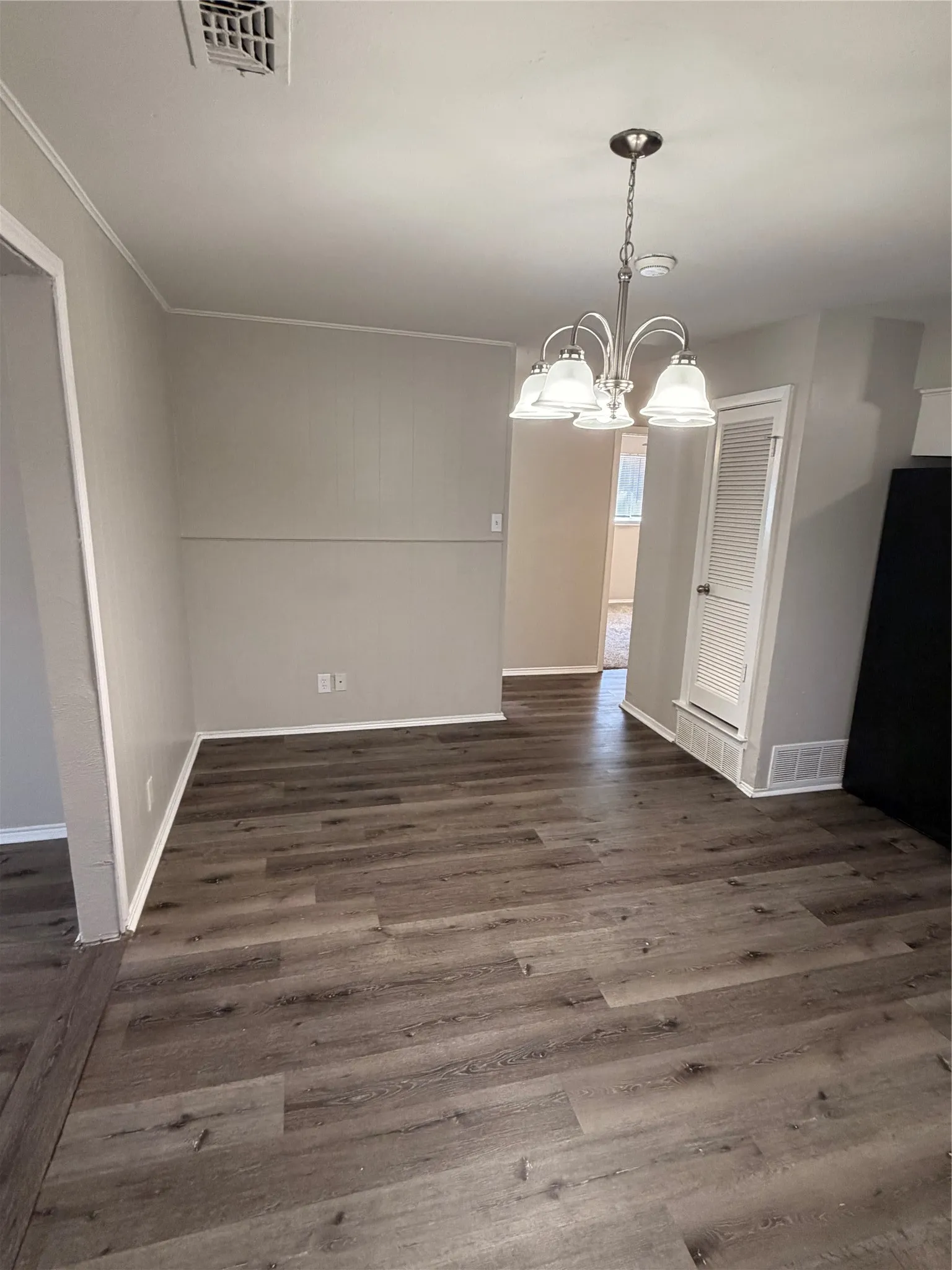 Single Family Residence For Sale in Tarrant County , 2510 S Fielder Road, Arlington, Texas 76015, 3 Bedroom, 2 Bathroom, 2 Garage spaces, 1,252 Sqft, built in 1967, mls#21404474, Real Estate Agent in Arlington, Homes For Sale in Tarrant county, Homes For Sale in Arlington, Realtor in Arlington Texas, Real Estate Brokerage Independent Realty Texas, Luminita Cordes Realtor