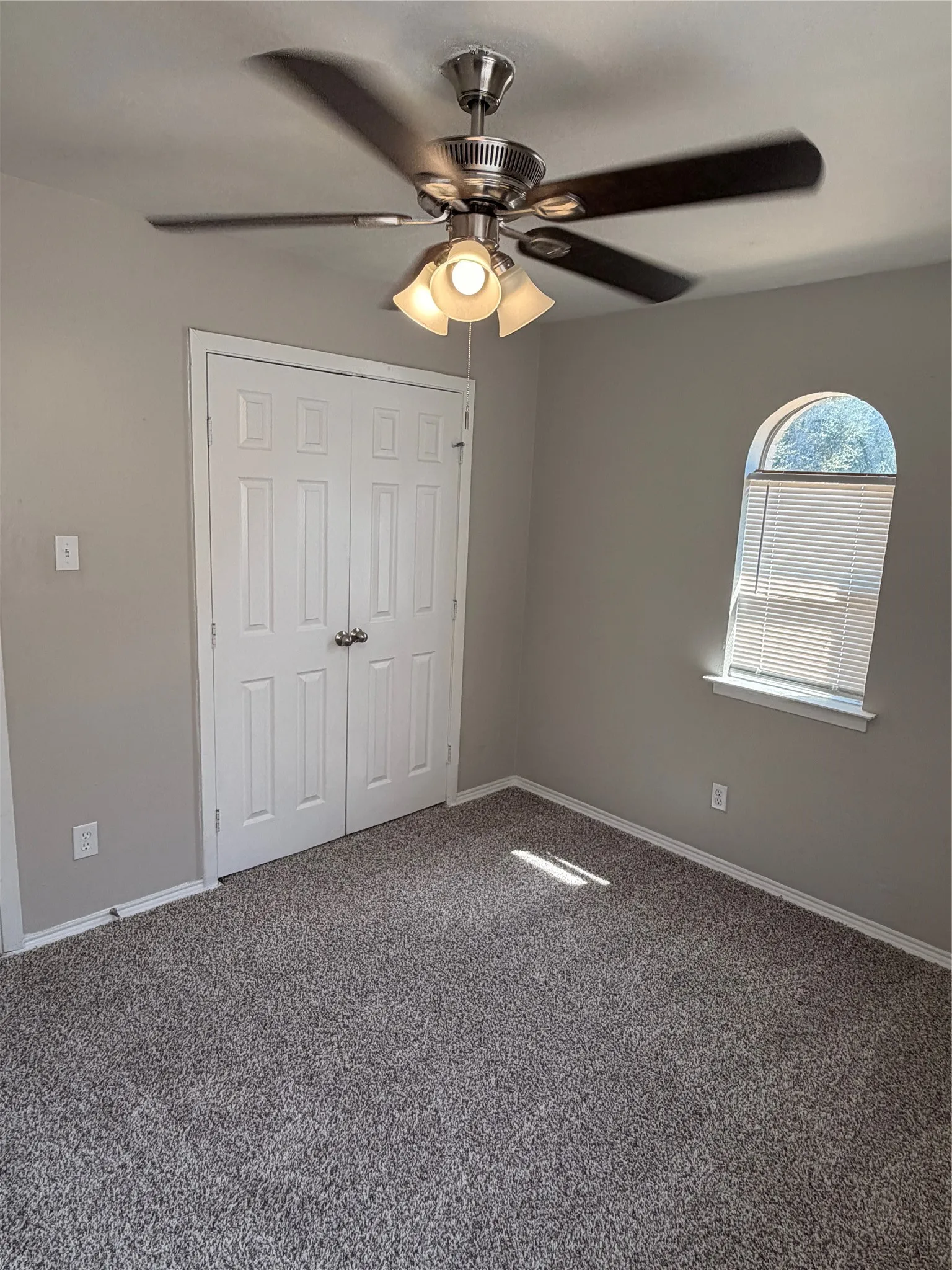 Single Family Residence For Sale in Tarrant County , 2510 S Fielder Road, Arlington, Texas 76015, 3 Bedroom, 2 Bathroom, 2 Garage spaces, 1,252 Sqft, built in 1967, mls#21404474, Real Estate Agent in Arlington, Homes For Sale in Tarrant county, Homes For Sale in Arlington, Realtor in Arlington Texas, Real Estate Brokerage Independent Realty Texas, Luminita Cordes Realtor