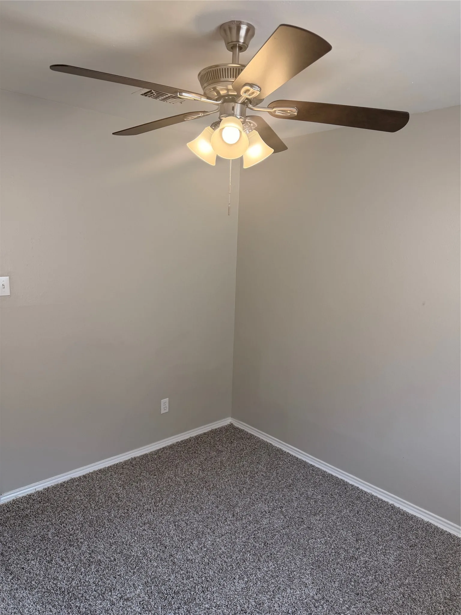 Single Family Residence For Sale in Tarrant County , 2510 S Fielder Road, Arlington, Texas 76015, 3 Bedroom, 2 Bathroom, 2 Garage spaces, 1,252 Sqft, built in 1967, mls#21404474, Real Estate Agent in Arlington, Homes For Sale in Tarrant county, Homes For Sale in Arlington, Realtor in Arlington Texas, Real Estate Brokerage Independent Realty Texas, Luminita Cordes Realtor