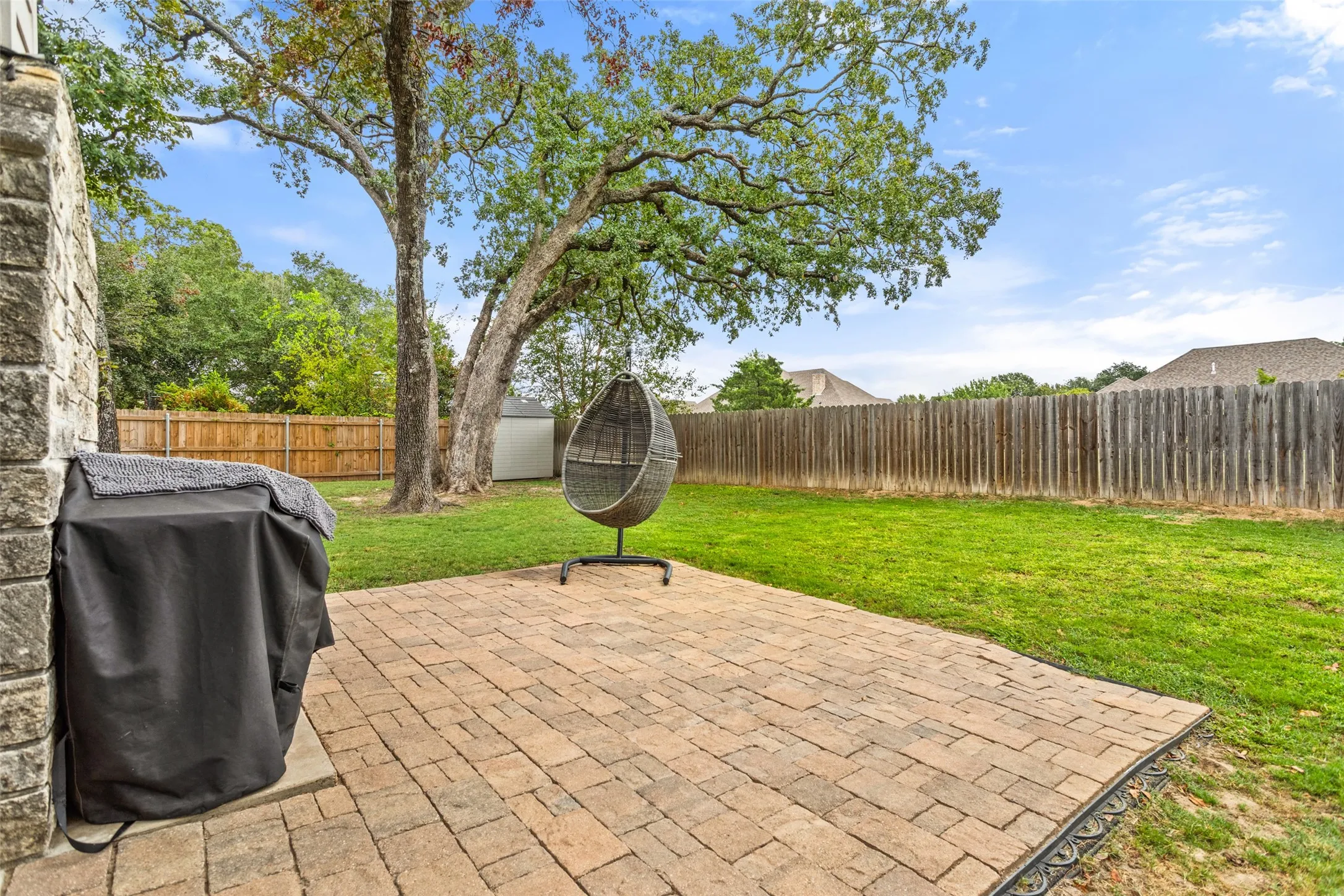 Single Family Residence For Sale in Smith County , 237 E Hideaway Lane, Hideaway, Texas 75771, 3 Bedroom, 2 Bathroom, 2 Garage spaces, 2,039 Sqft, built in 1975, mls#21403991, Real Estate Agent in Hideaway, Homes For Sale in Smith county, Homes For Sale in Hideaway, Realtor in Hideaway Texas, Real Estate Brokerage Independent Realty Texas, Luminita Cordes Realtor