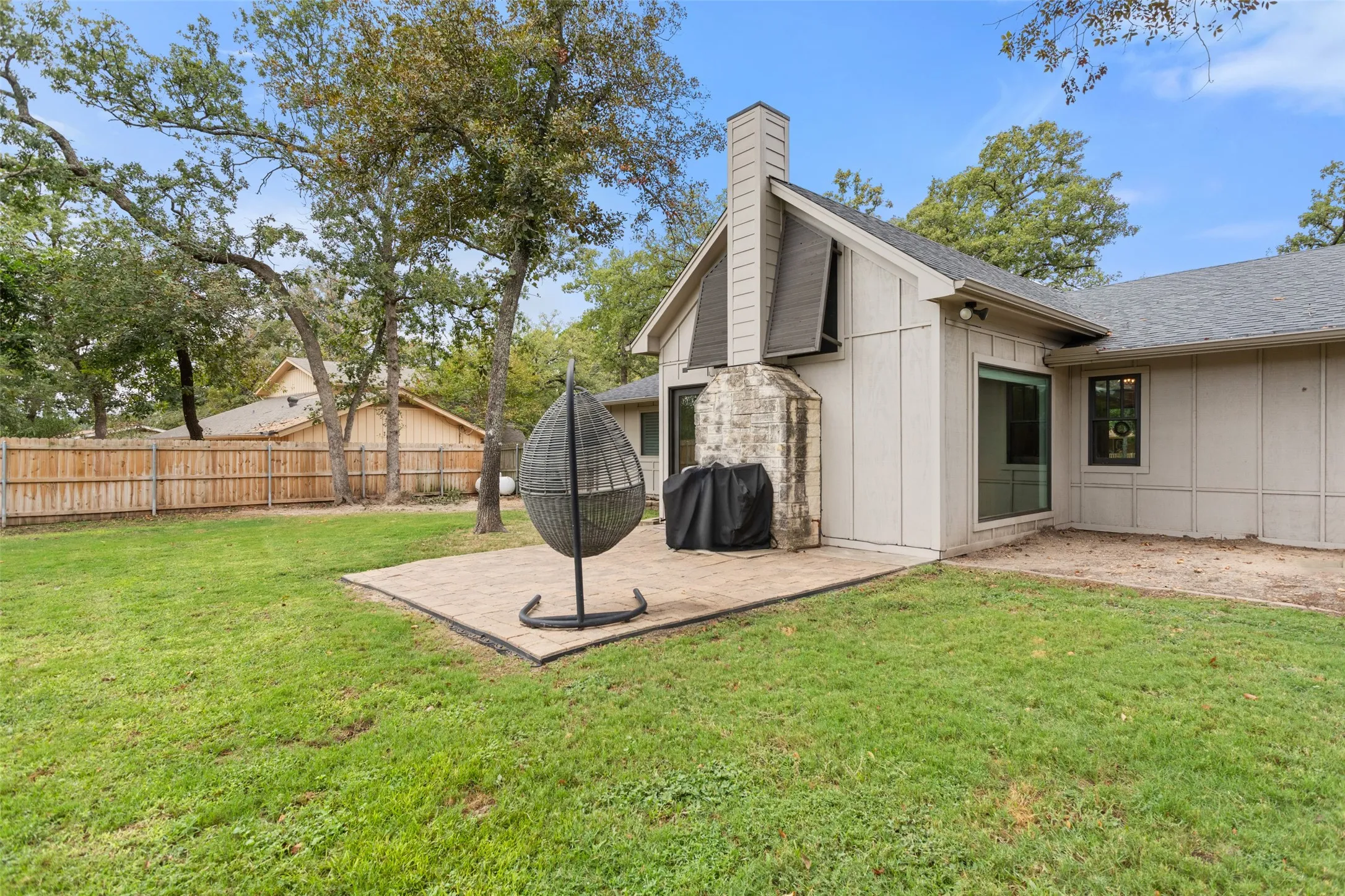 Single Family Residence For Sale in Smith County , 237 E Hideaway Lane, Hideaway, Texas 75771, 3 Bedroom, 2 Bathroom, 2 Garage spaces, 2,039 Sqft, built in 1975, mls#21403991, Real Estate Agent in Hideaway, Homes For Sale in Smith county, Homes For Sale in Hideaway, Realtor in Hideaway Texas, Real Estate Brokerage Independent Realty Texas, Luminita Cordes Realtor