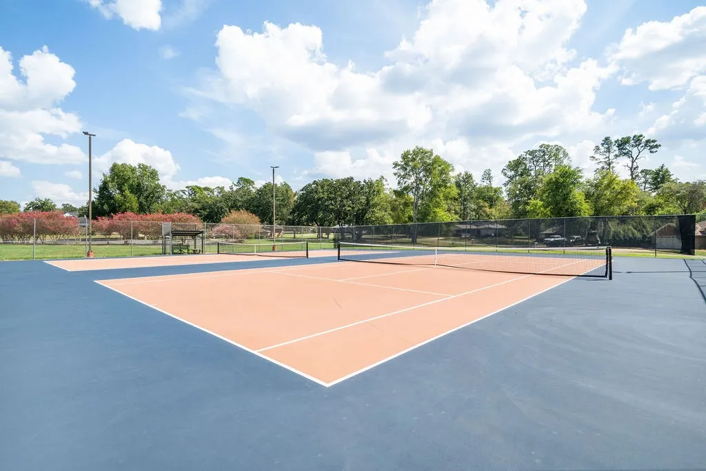 Tennis Courts/Pickleball