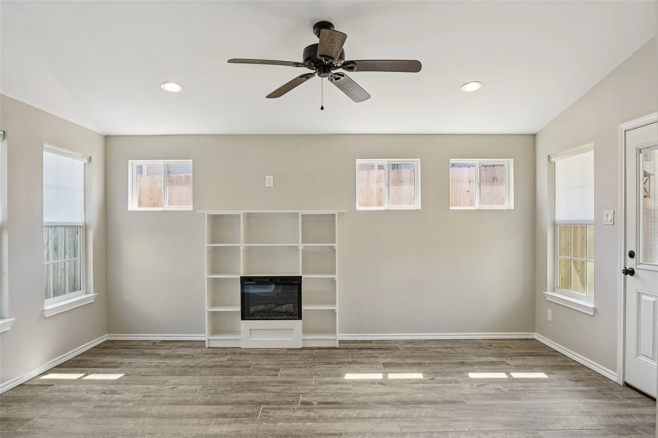 Single Family Residence For Rent in Tarrant County , 13264 Ridgepointe Road, Fort Worth, Texas 76244, 3 Bedroom, 2 Bathroom, 2 Garage spaces, 1,966 Sqft, built in 2002, mls#21404467, Real Estate Agent in Fort Worth, Homes For Rent in Tarrant county, Homes For Rent in Fort Worth, Realtor in Fort Worth Texas, Real Estate Brokerage Independent Realty Texas, Luminita Cordes Realtor