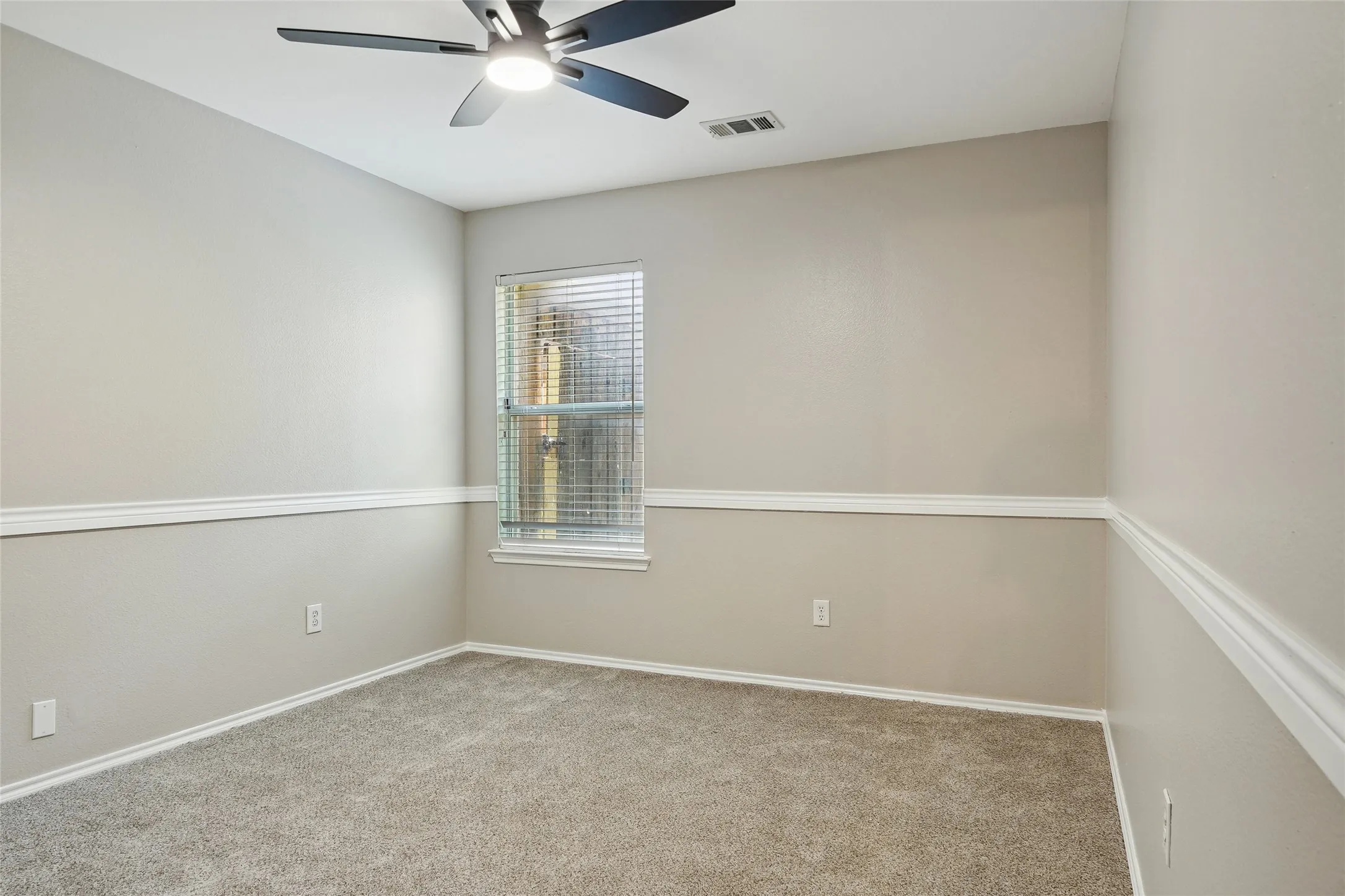 Single Family Residence For Rent in Tarrant County , 13264 Ridgepointe Road, Fort Worth, Texas 76244, 3 Bedroom, 2 Bathroom, 2 Garage spaces, 1,966 Sqft, built in 2002, mls#21404467, Real Estate Agent in Fort Worth, Homes For Rent in Tarrant county, Homes For Rent in Fort Worth, Realtor in Fort Worth Texas, Real Estate Brokerage Independent Realty Texas, Luminita Cordes Realtor