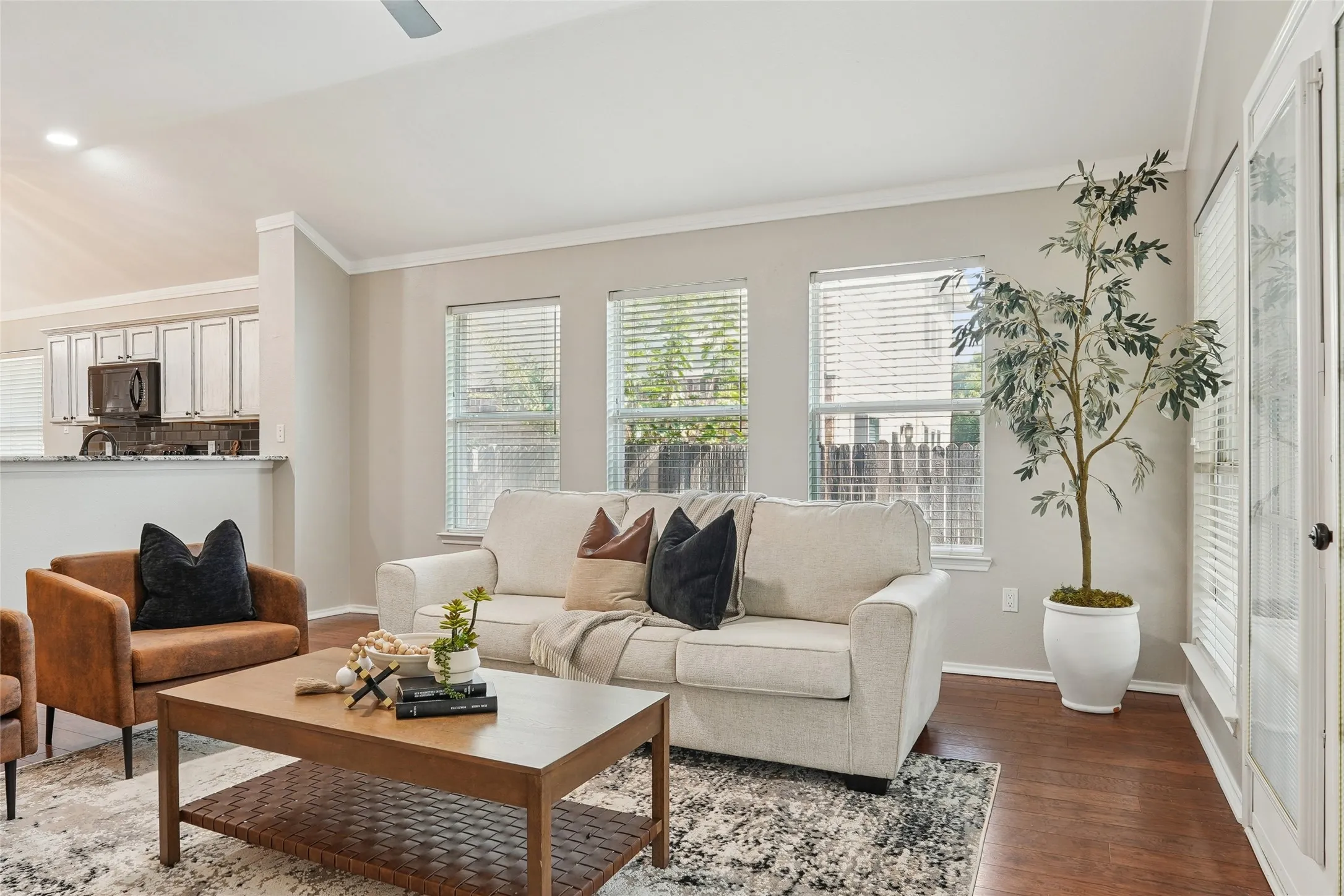 Single Family Residence For Rent in Tarrant County , 13264 Ridgepointe Road, Fort Worth, Texas 76244, 3 Bedroom, 2 Bathroom, 2 Garage spaces, 1,966 Sqft, built in 2002, mls#21404467, Real Estate Agent in Fort Worth, Homes For Rent in Tarrant county, Homes For Rent in Fort Worth, Realtor in Fort Worth Texas, Real Estate Brokerage Independent Realty Texas, Luminita Cordes Realtor