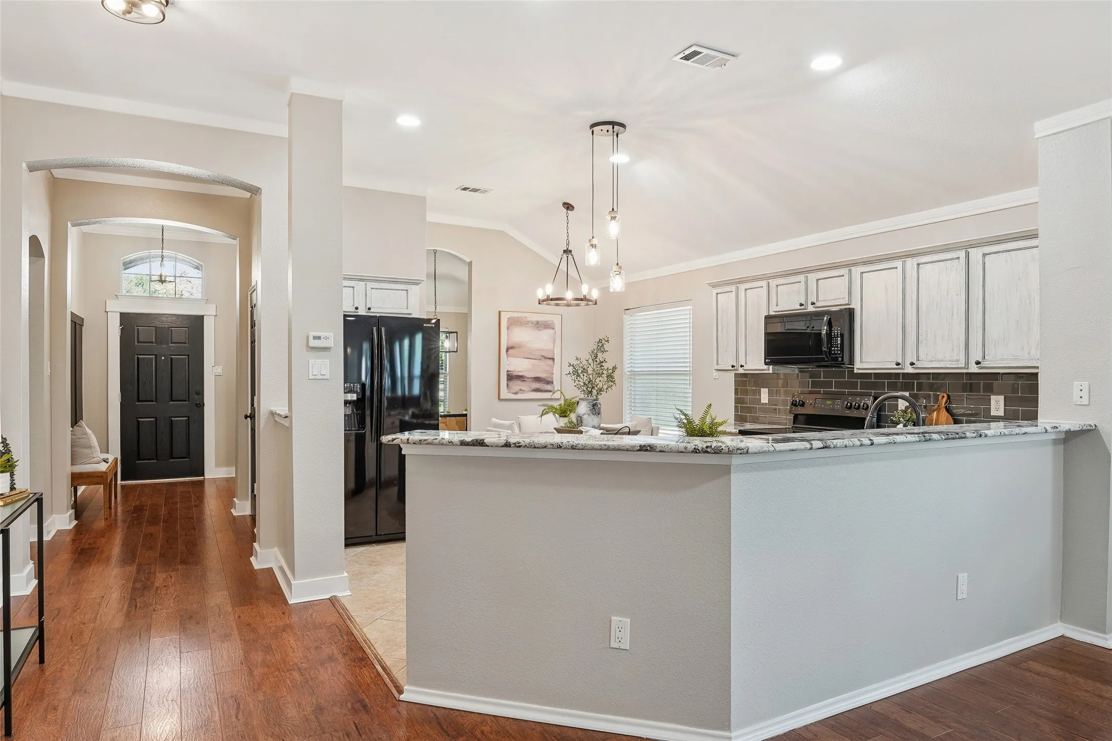 Single Family Residence For Rent in Tarrant County , 13264 Ridgepointe Road, Fort Worth, Texas 76244, 3 Bedroom, 2 Bathroom, 2 Garage spaces, 1,966 Sqft, built in 2002, mls#21404467, Real Estate Agent in Fort Worth, Homes For Rent in Tarrant county, Homes For Rent in Fort Worth, Realtor in Fort Worth Texas, Real Estate Brokerage Independent Realty Texas, Luminita Cordes Realtor