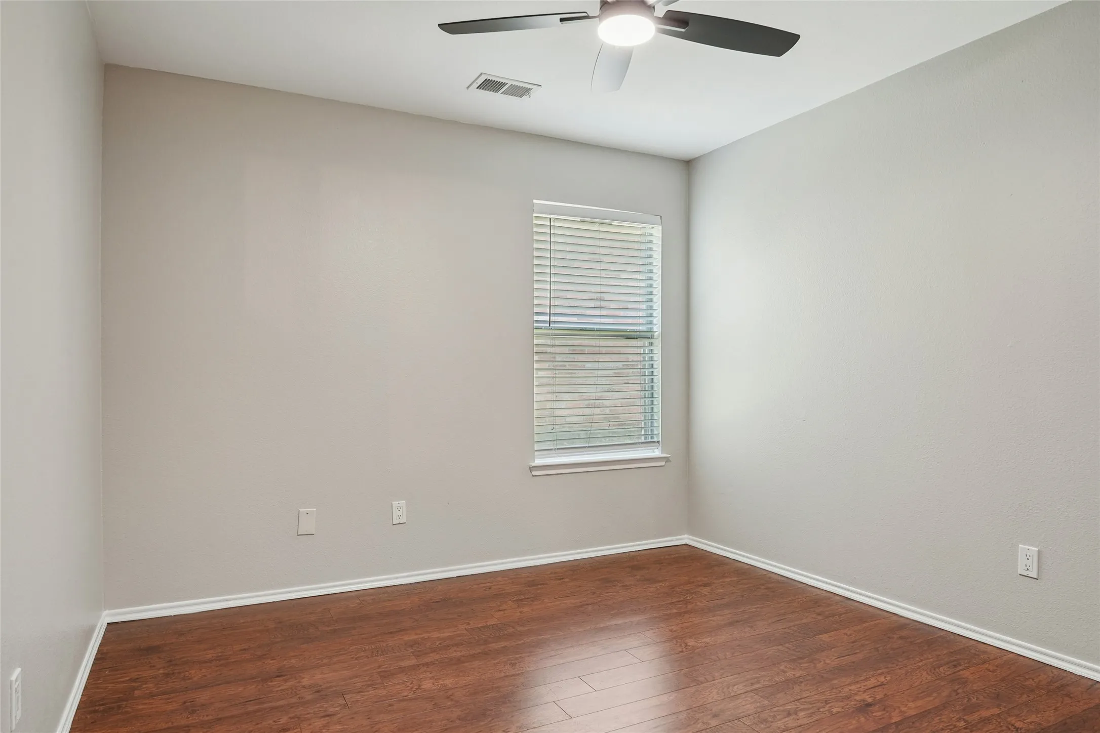 Single Family Residence For Rent in Tarrant County , 13264 Ridgepointe Road, Fort Worth, Texas 76244, 3 Bedroom, 2 Bathroom, 2 Garage spaces, 1,966 Sqft, built in 2002, mls#21404467, Real Estate Agent in Fort Worth, Homes For Rent in Tarrant county, Homes For Rent in Fort Worth, Realtor in Fort Worth Texas, Real Estate Brokerage Independent Realty Texas, Luminita Cordes Realtor
